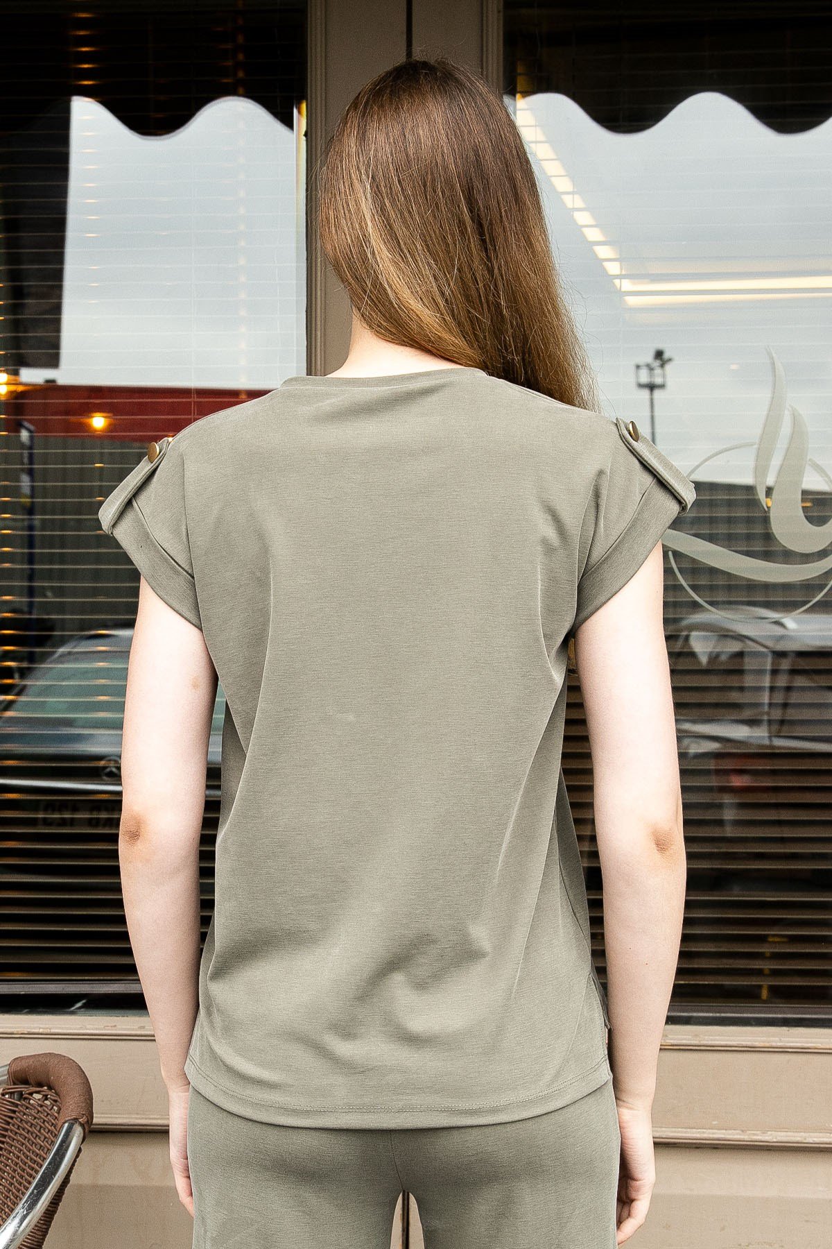 JUMENTKadın Modal İpeksi Likralı Kumaş V Yaka Duble Kollu Apoletli Yanları Yırtmaçlı T-shirt Bluz-Haki 