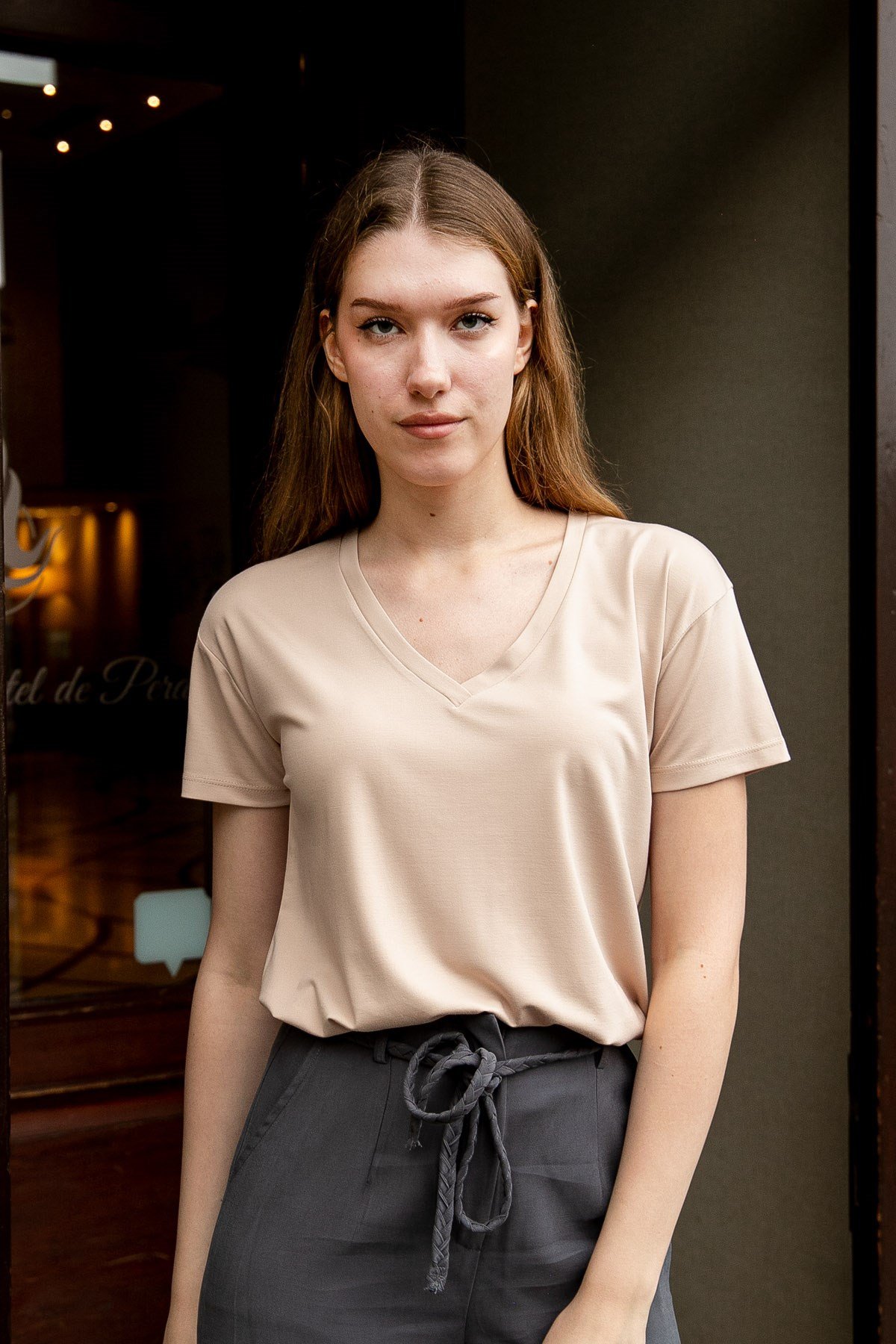 JUMENTKadın V Yaka Kısa Kol Likralı Span Kumaş Şık T-shirt Bluz-Bej