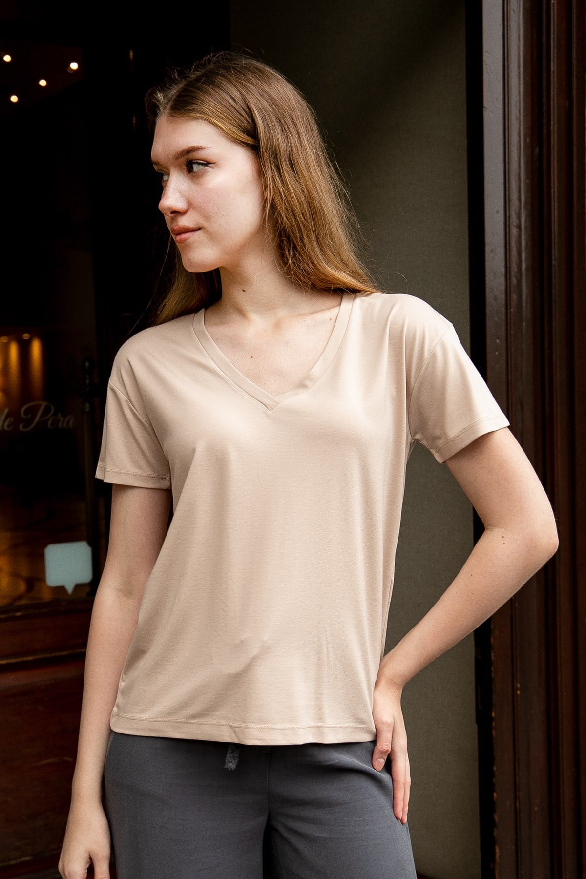 JUMENTKadın V Yaka Kısa Kol Likralı Span Kumaş Şık T-shirt Bluz-Bej
