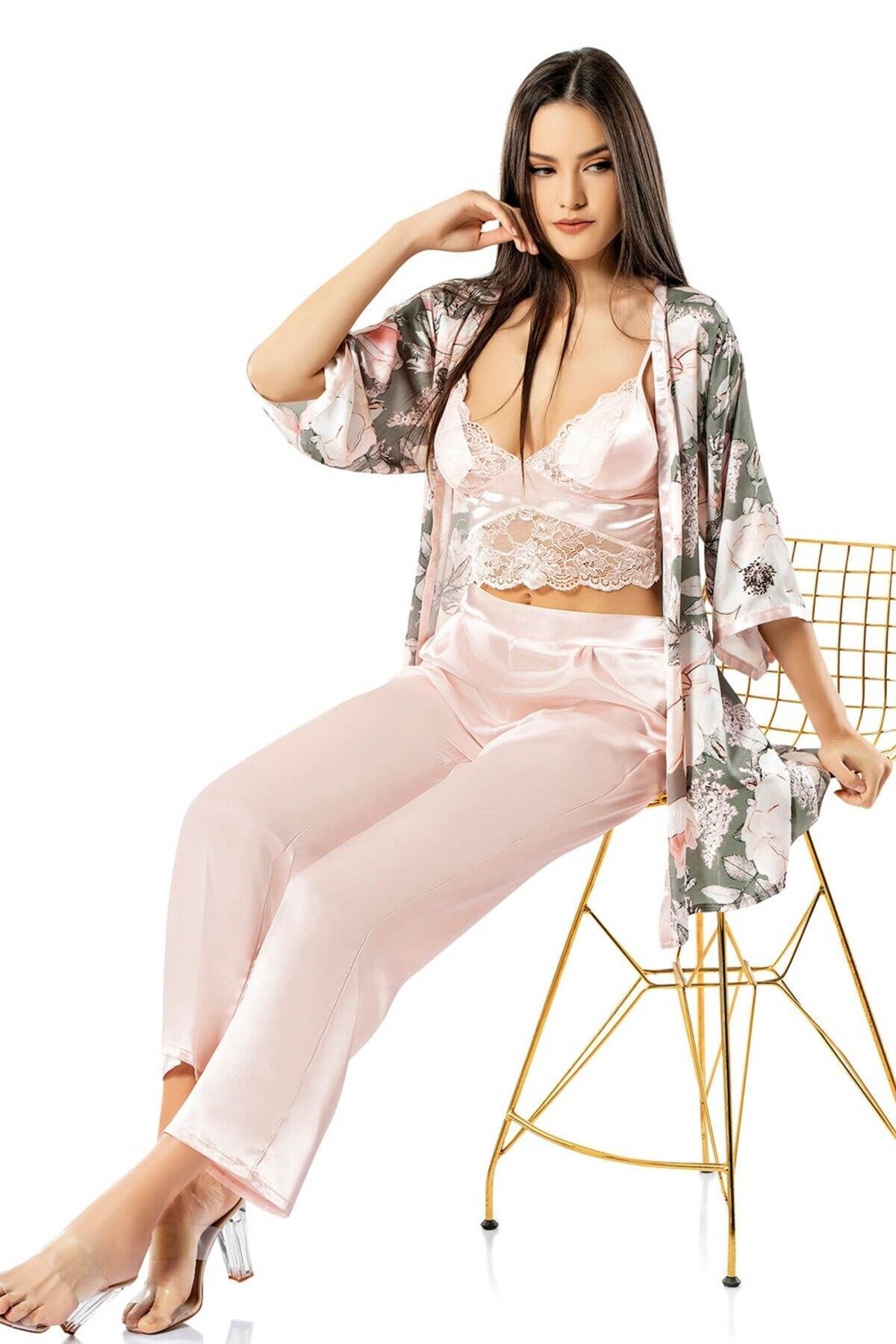 Desenli Büstiyerli Pembe Üçlü Saten Gecelik Pijama Takımı