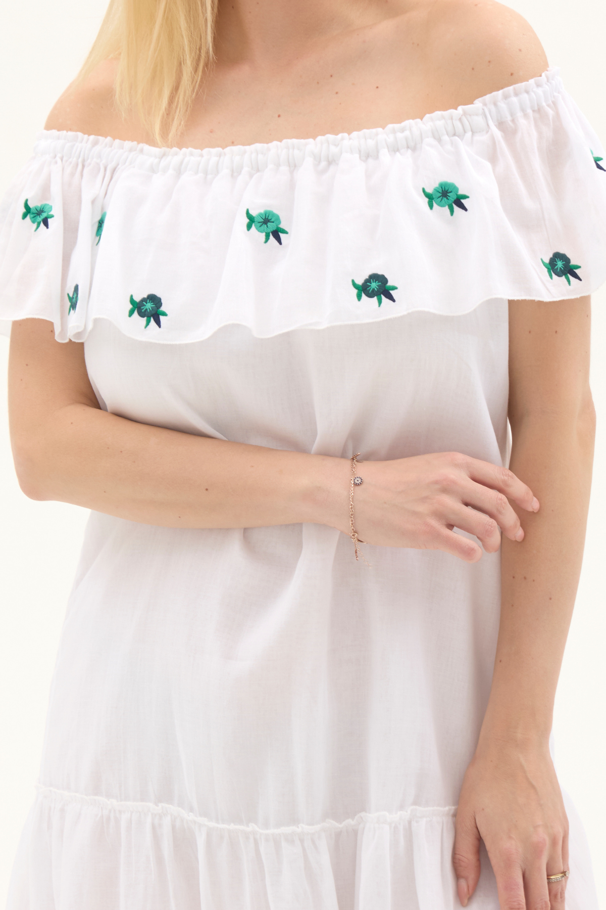 Beyaz Kısa Kol Vual Nakışlı Kısa Yazlık Elbise