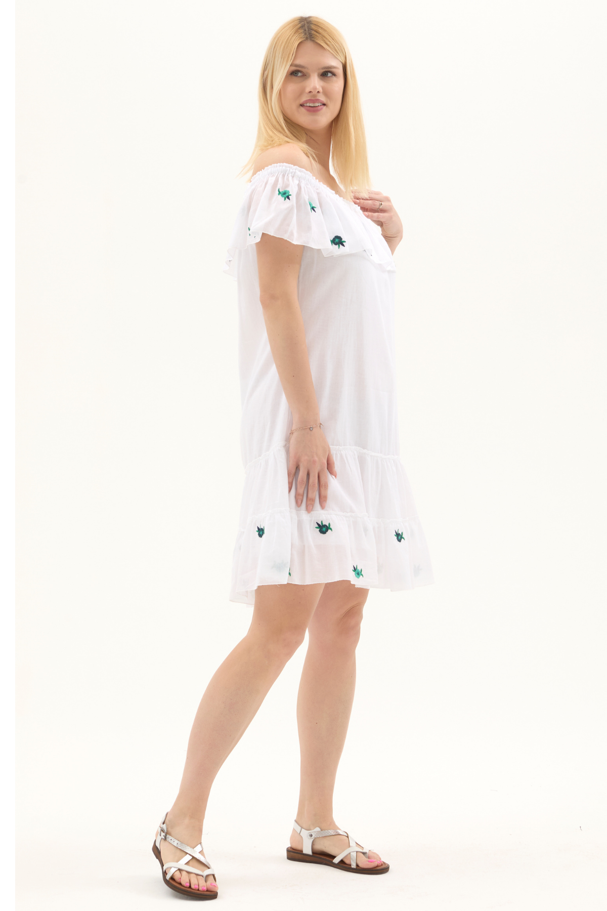 Beyaz Kısa Kol Vual Nakışlı Kısa Yazlık Elbise