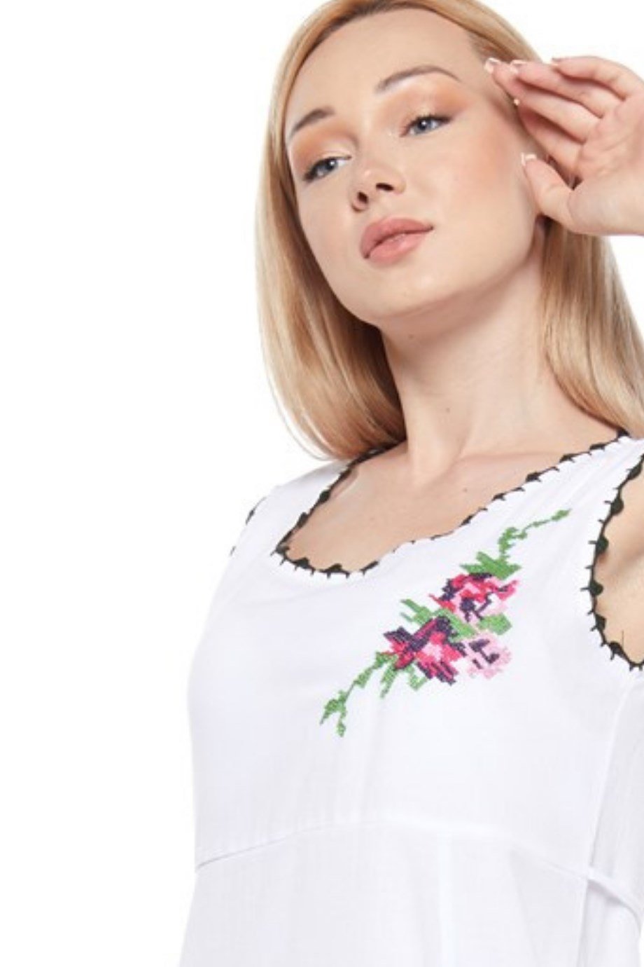 Beyaz Kolsuz Nakışlı Elbise