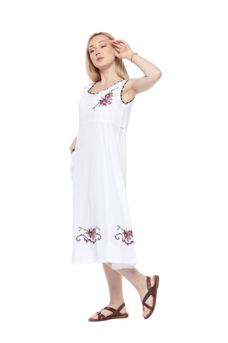 Beyaz Kolsuz Nakışlı Elbise