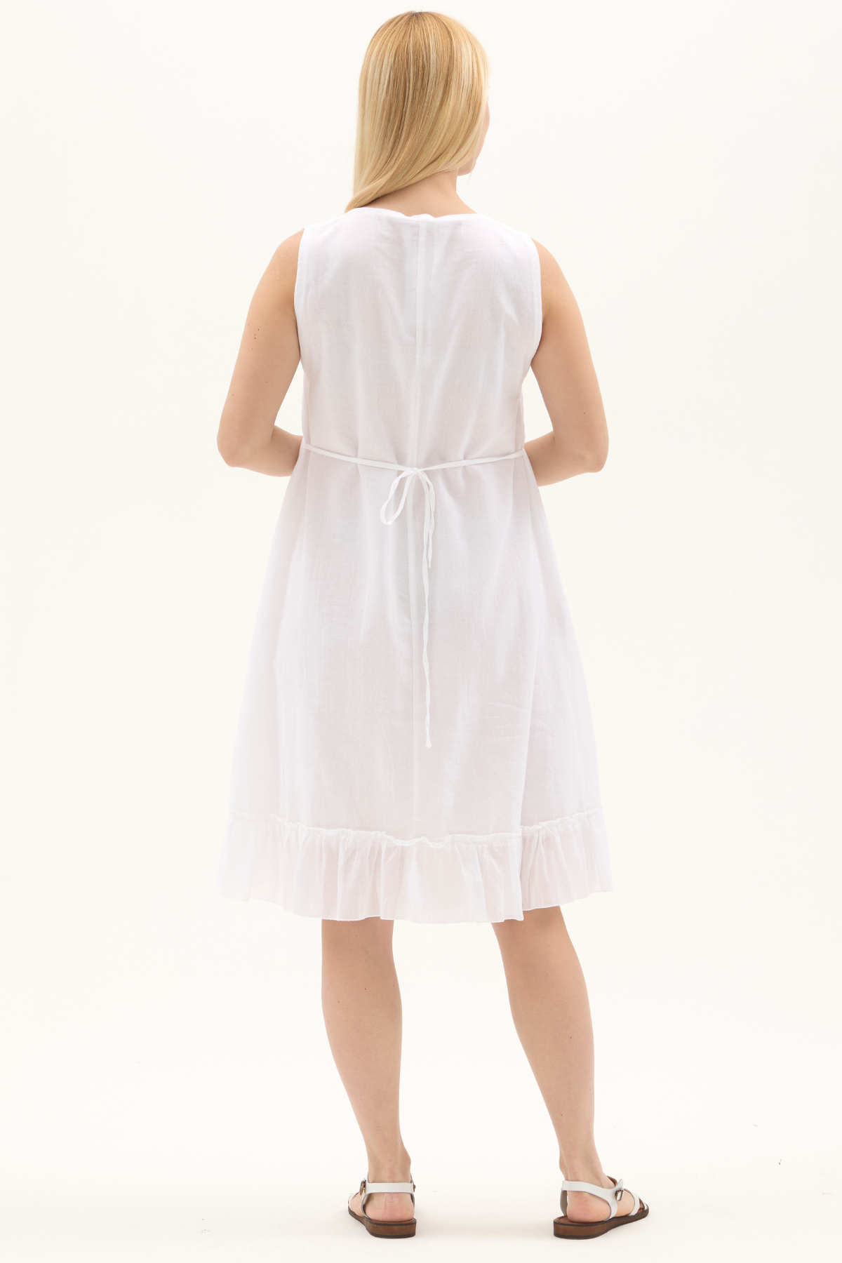 Beyaz Kolsuz Vual Yırtmaçlı Midi Boy Yazlık Elbise