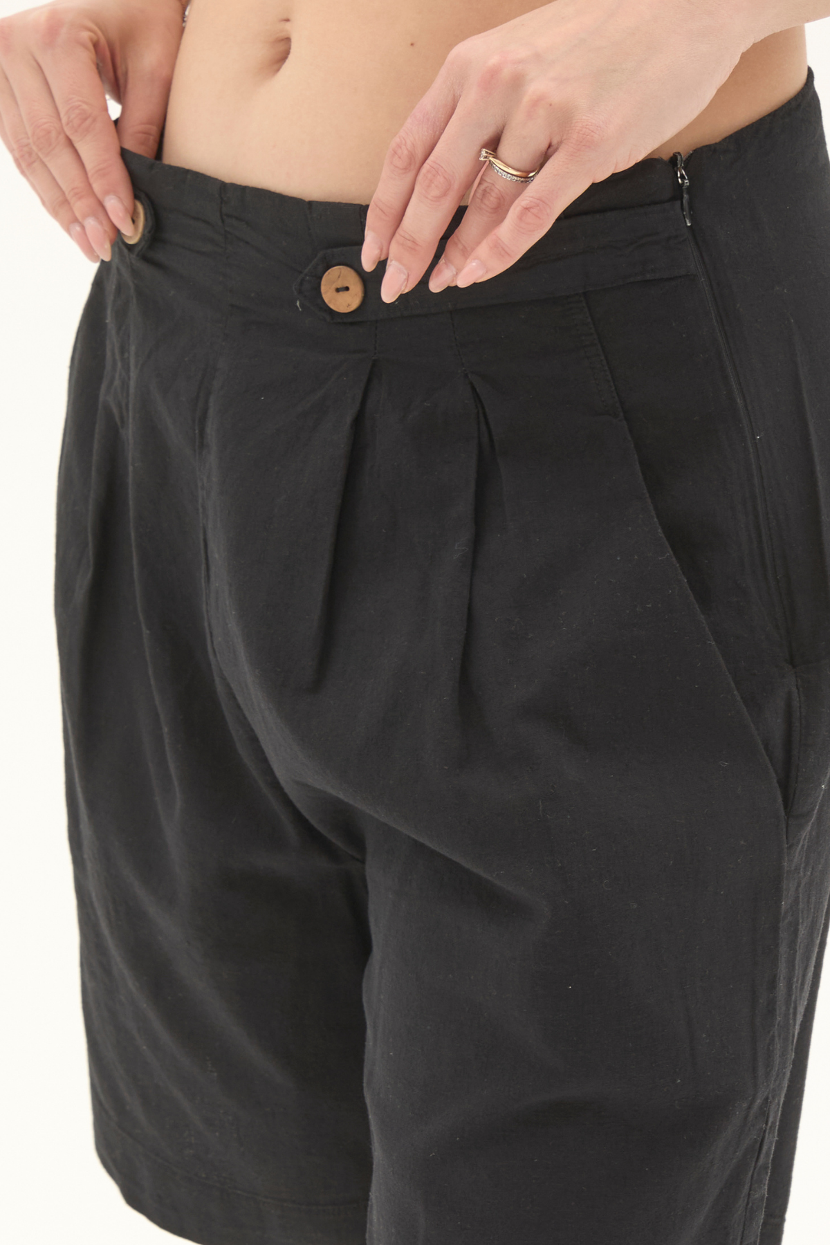 Keten Düğmeli Siyah Yazlık Şort