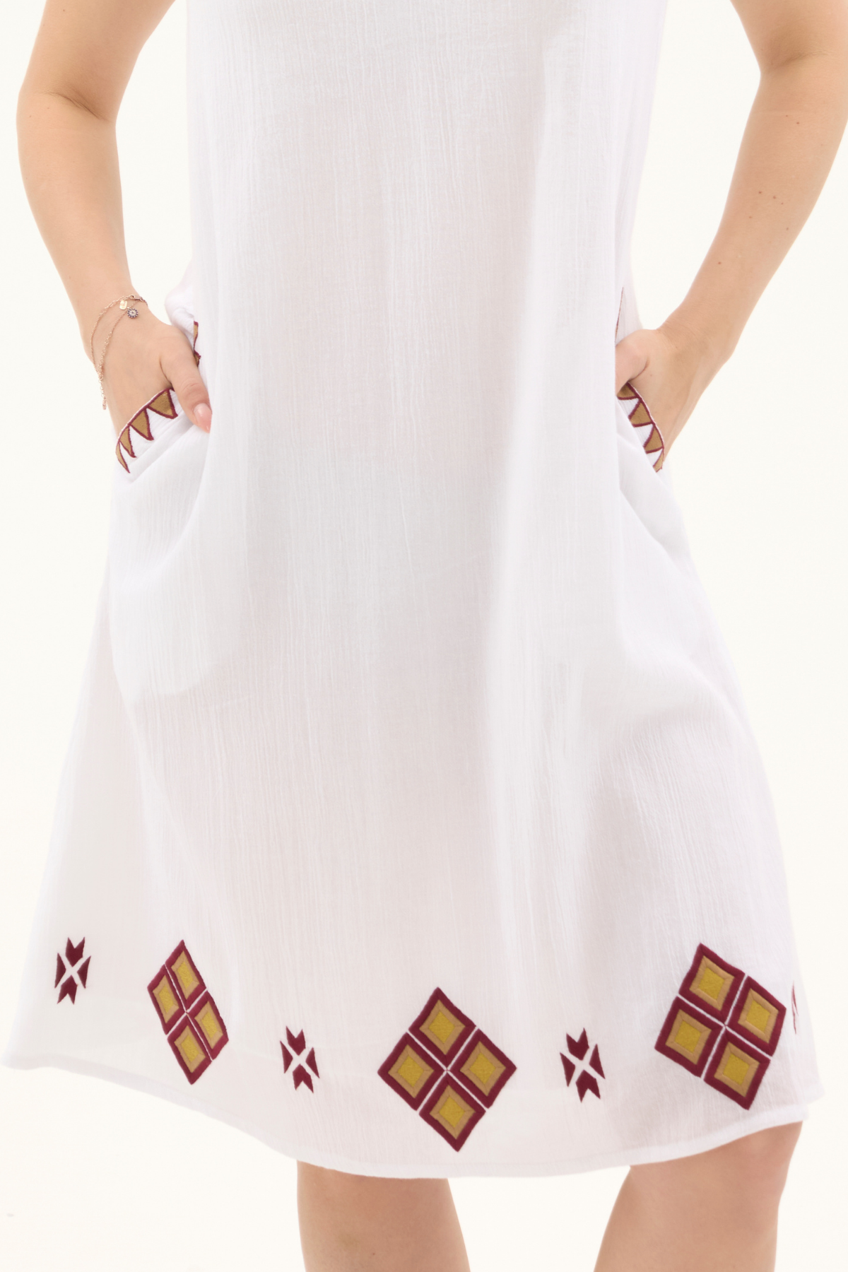 Şile Bezi Beyaz Kolsuz Nakışlı Otantik Yazlık Elbise
