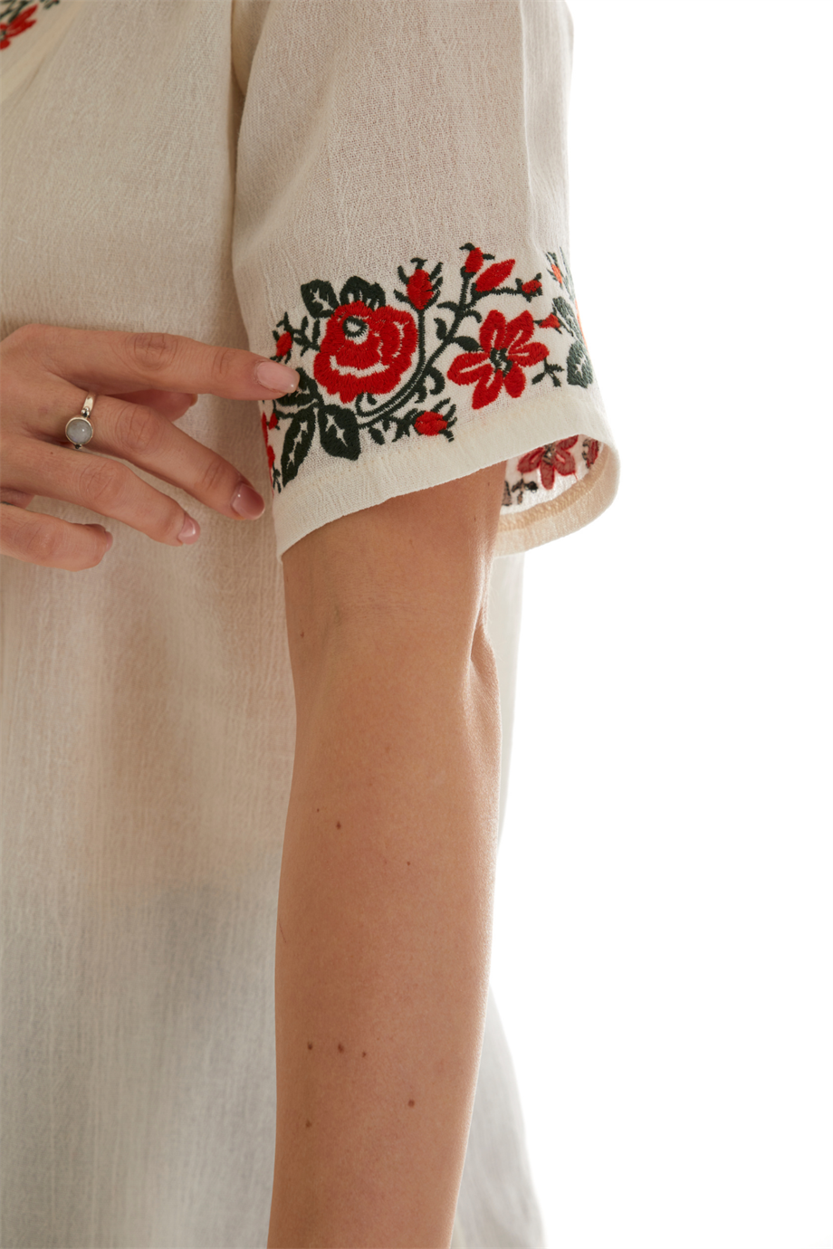 Şile Bezi Kısa Kol Krem Gül Nakışlı Bluz 