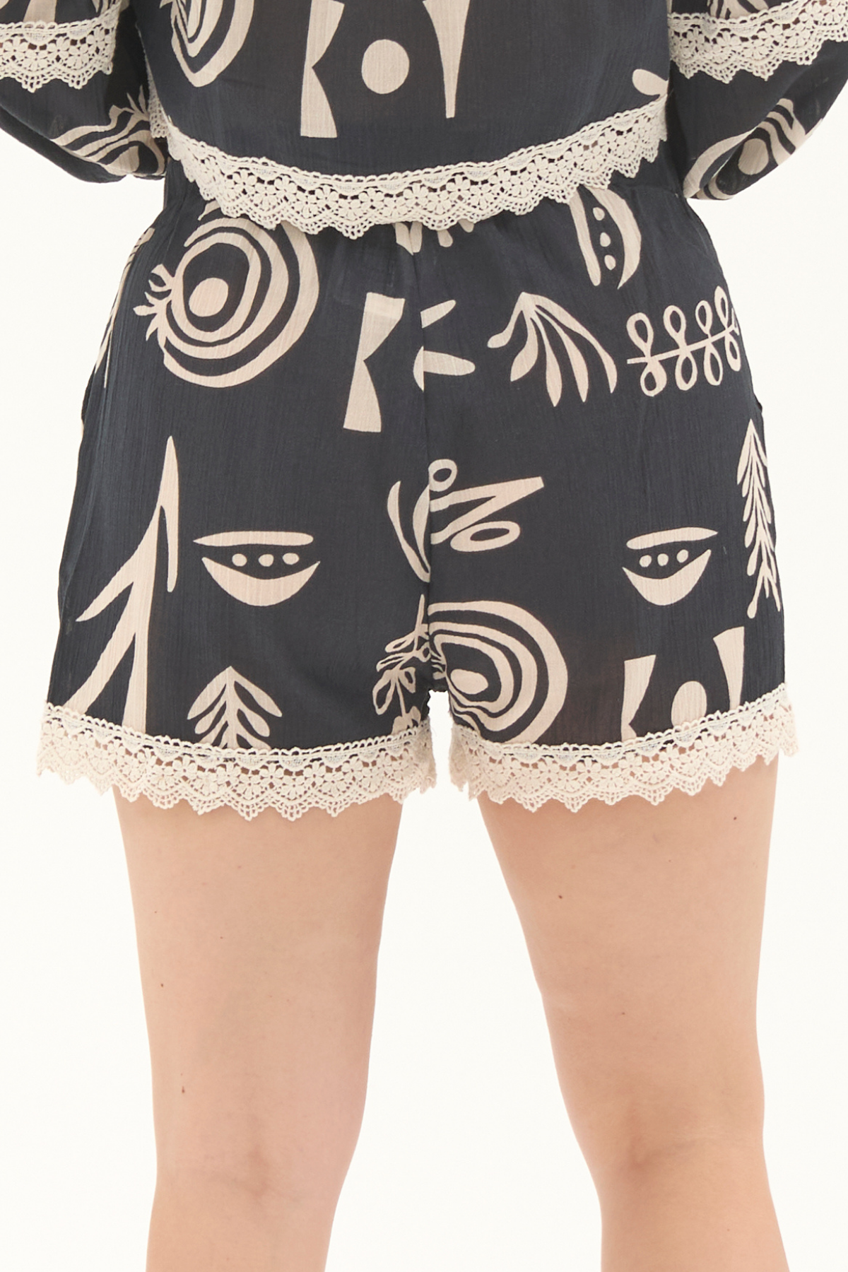 Şile Bezi Siyah Güpür Detay Kısa Yazlık Otantik Şort