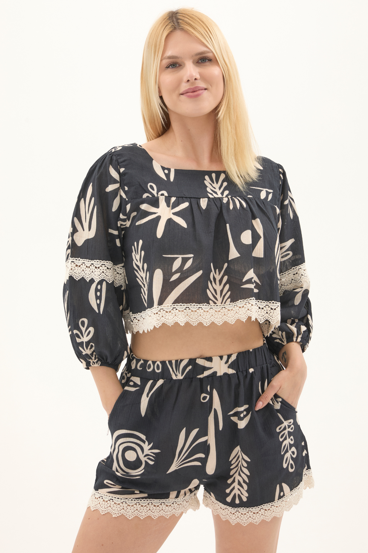 Şile Bezi Siyah Güpür Detay Kısa Yazlık Otantik Şort