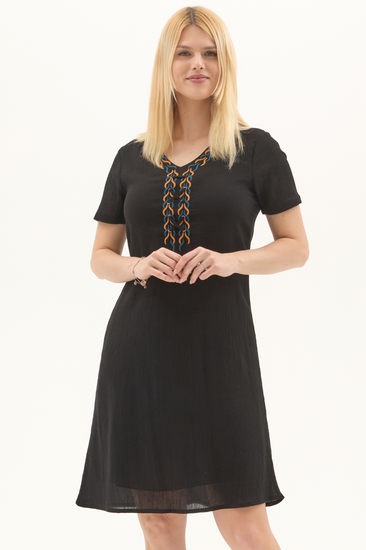 Şile Bezi Siyah Kısa Kol Nakışlı Yaka Yazlık Elbise