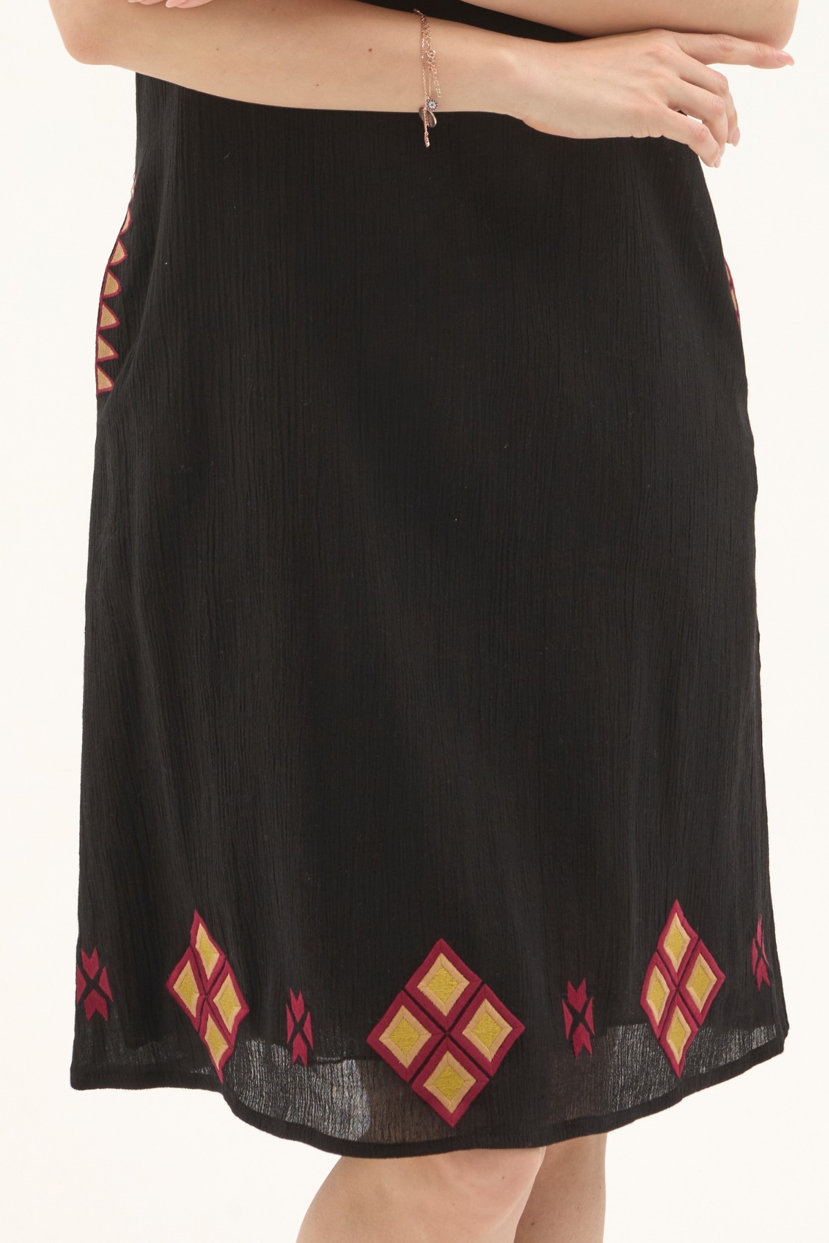 Şile Bezi Siyah Kolsuz Nakışlı Otantik Yazlık Elbise