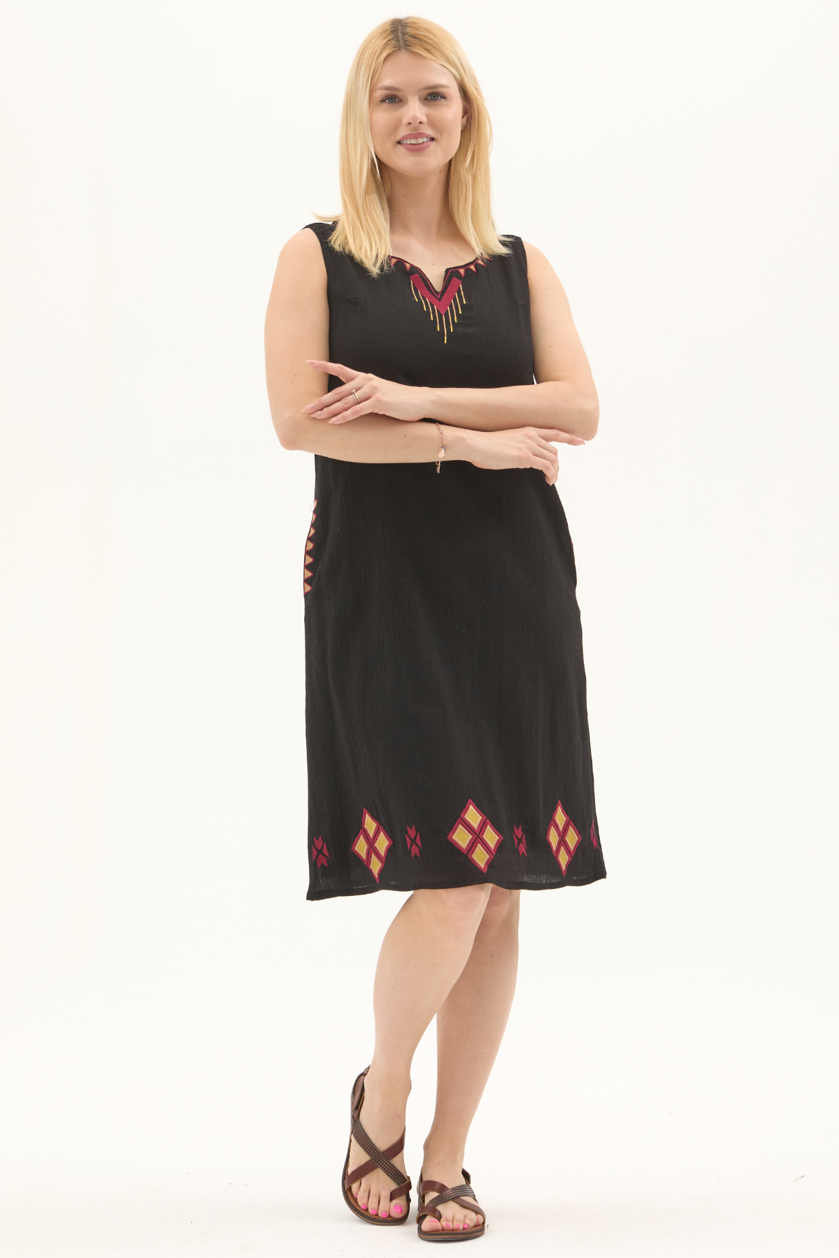 Şile Bezi Siyah Kolsuz Nakışlı Otantik Yazlık Elbise