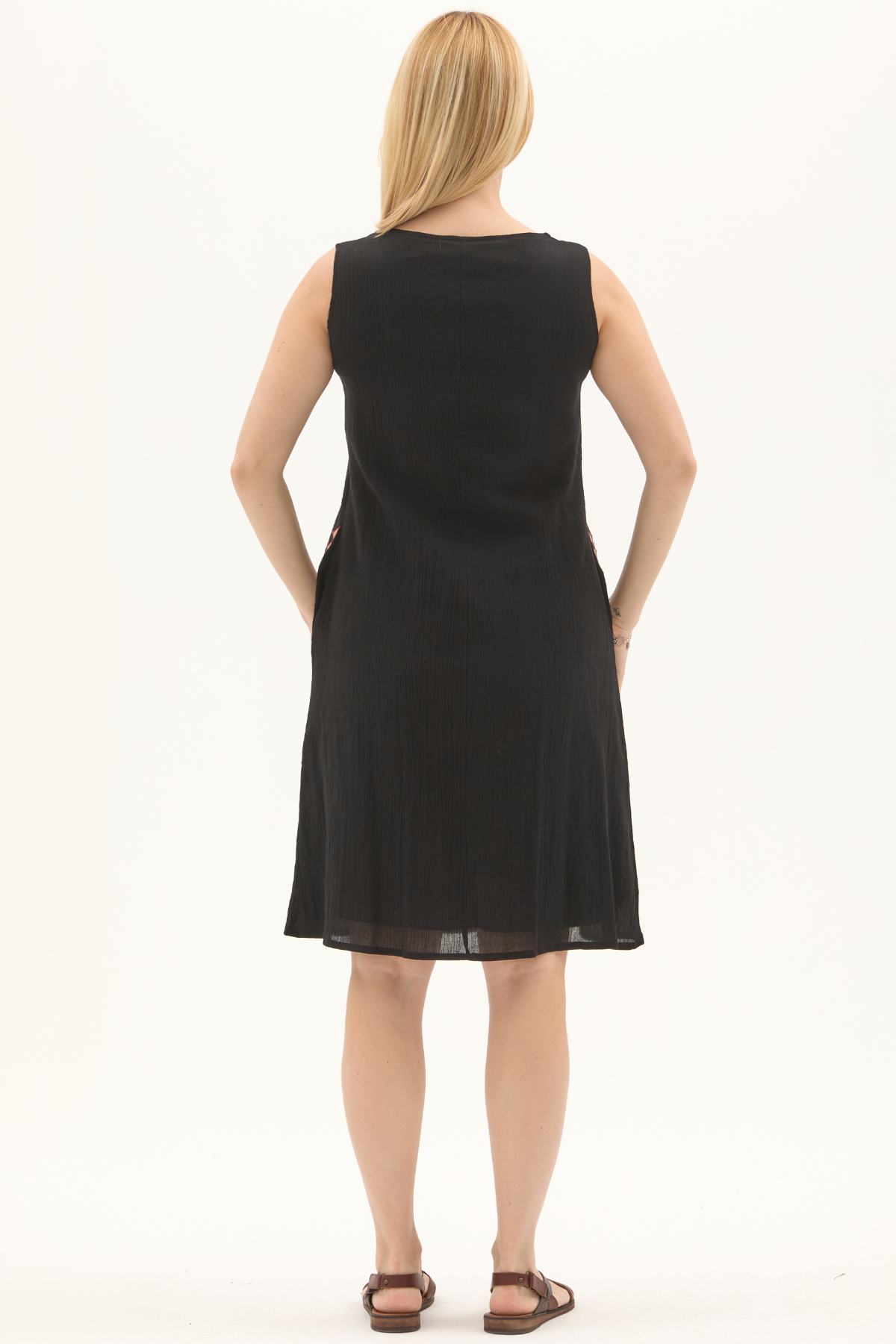 Şile Bezi Siyah Kolsuz Nakışlı Otantik Yazlık Elbise