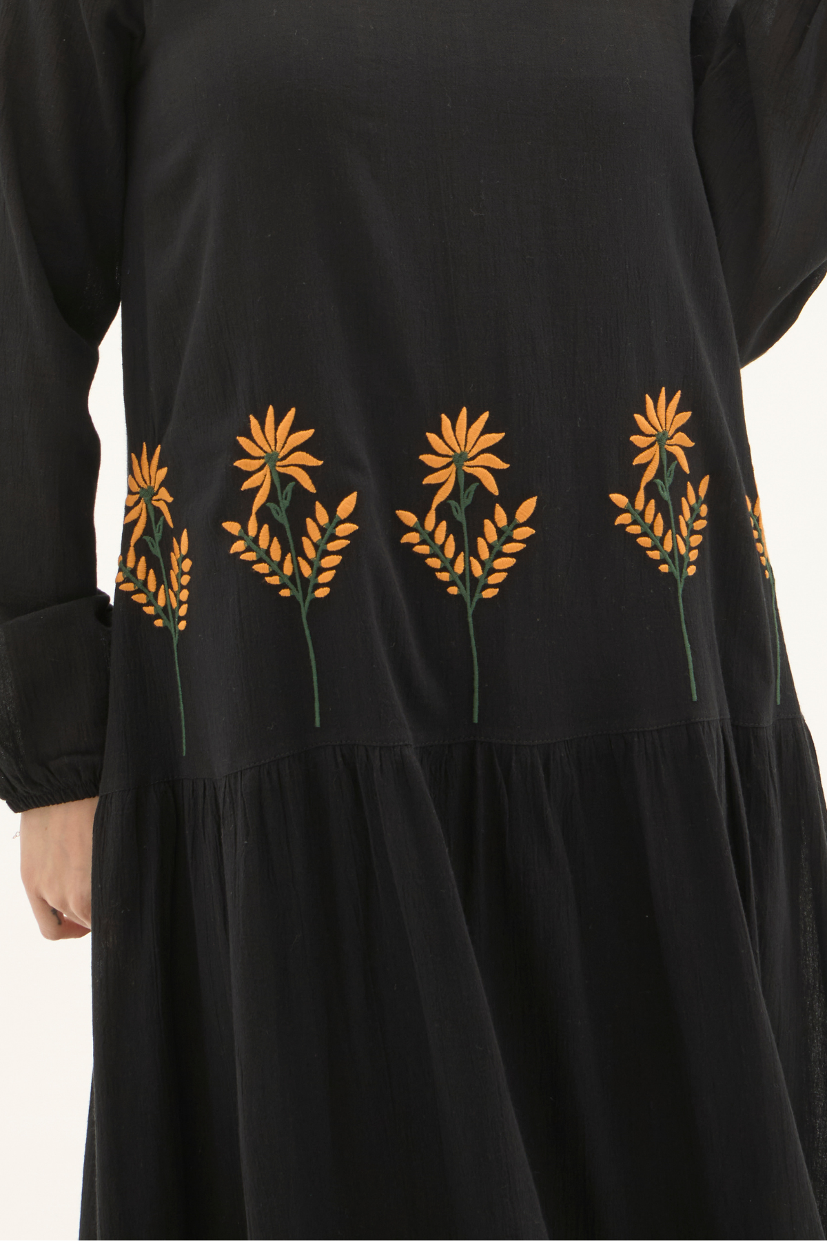 Şile Bezi Siyah Uzun Kol Nakışlı Uzun Yazlık Elbise