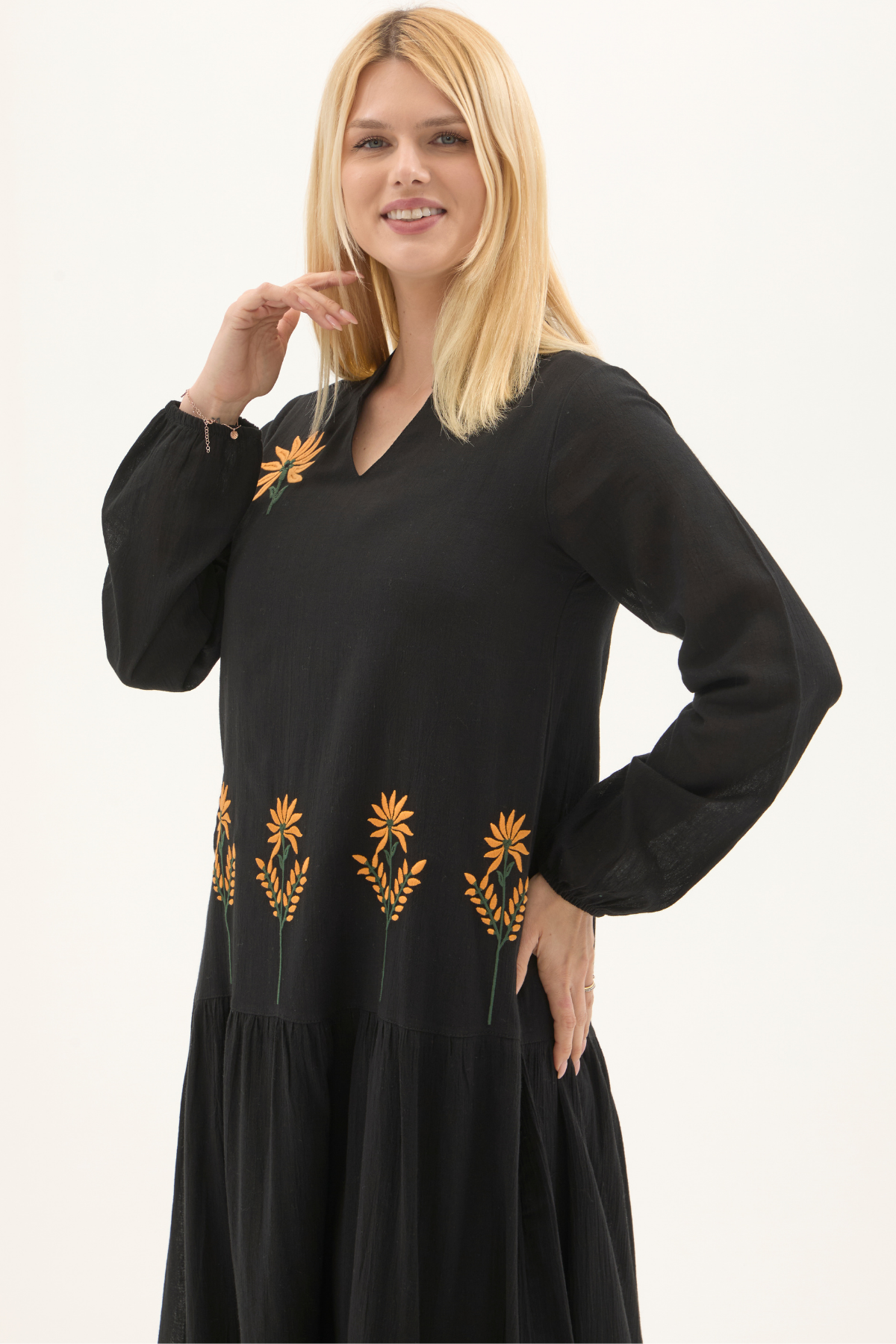 Şile Bezi Siyah Uzun Kol Nakışlı Uzun Yazlık Elbise