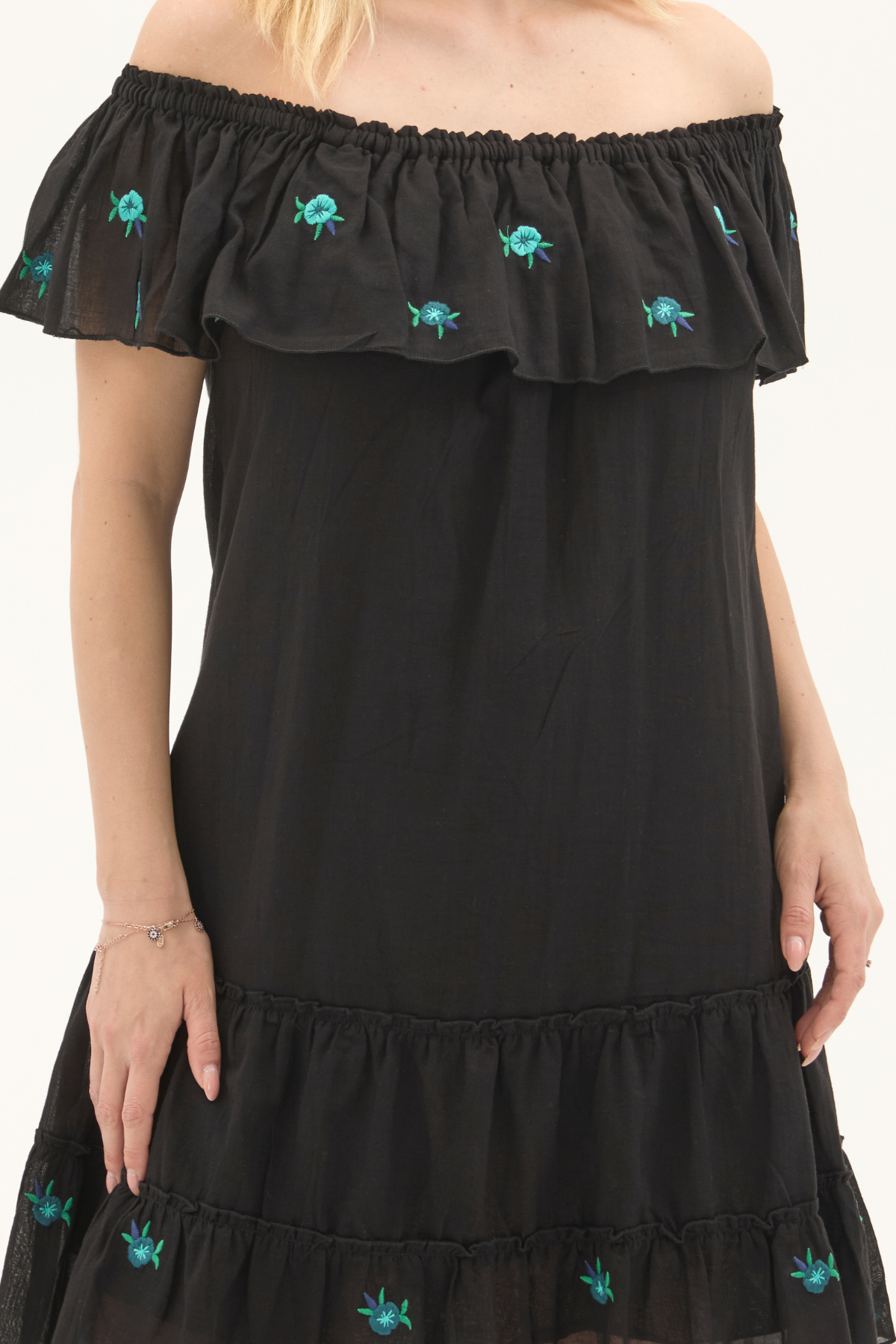 Siyah Kısa Kol Vual Nakışlı Kısa Yazlık Elbise