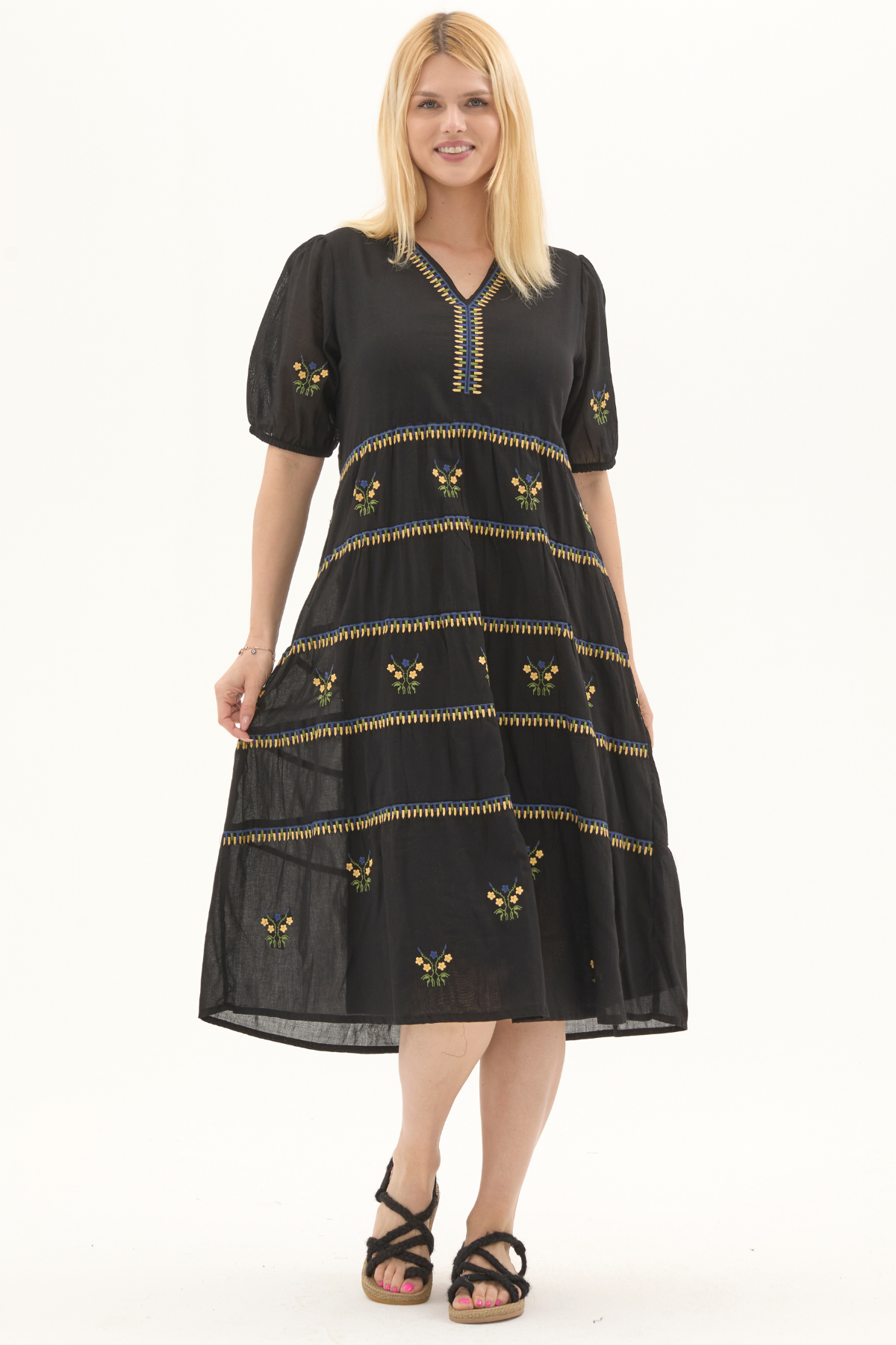 Siyah Kısa Kol Vual Nakışlı V Yaka Uzun Yazlık Elbise