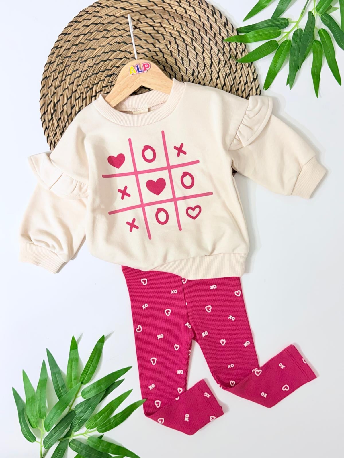 Love Taytlı Kolları Fırfırlı Takım