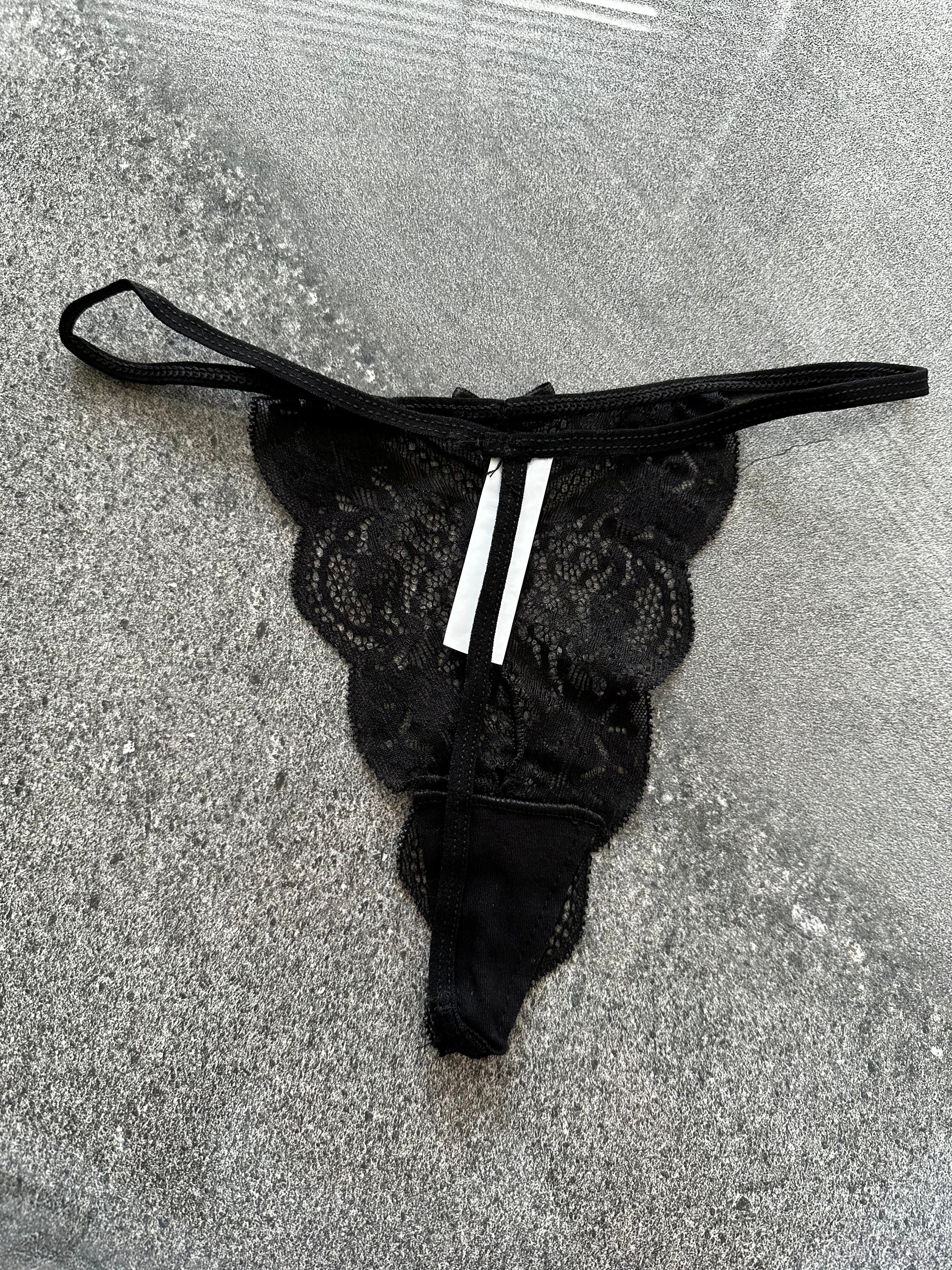 Dantelli İpli Siyah Tanga
