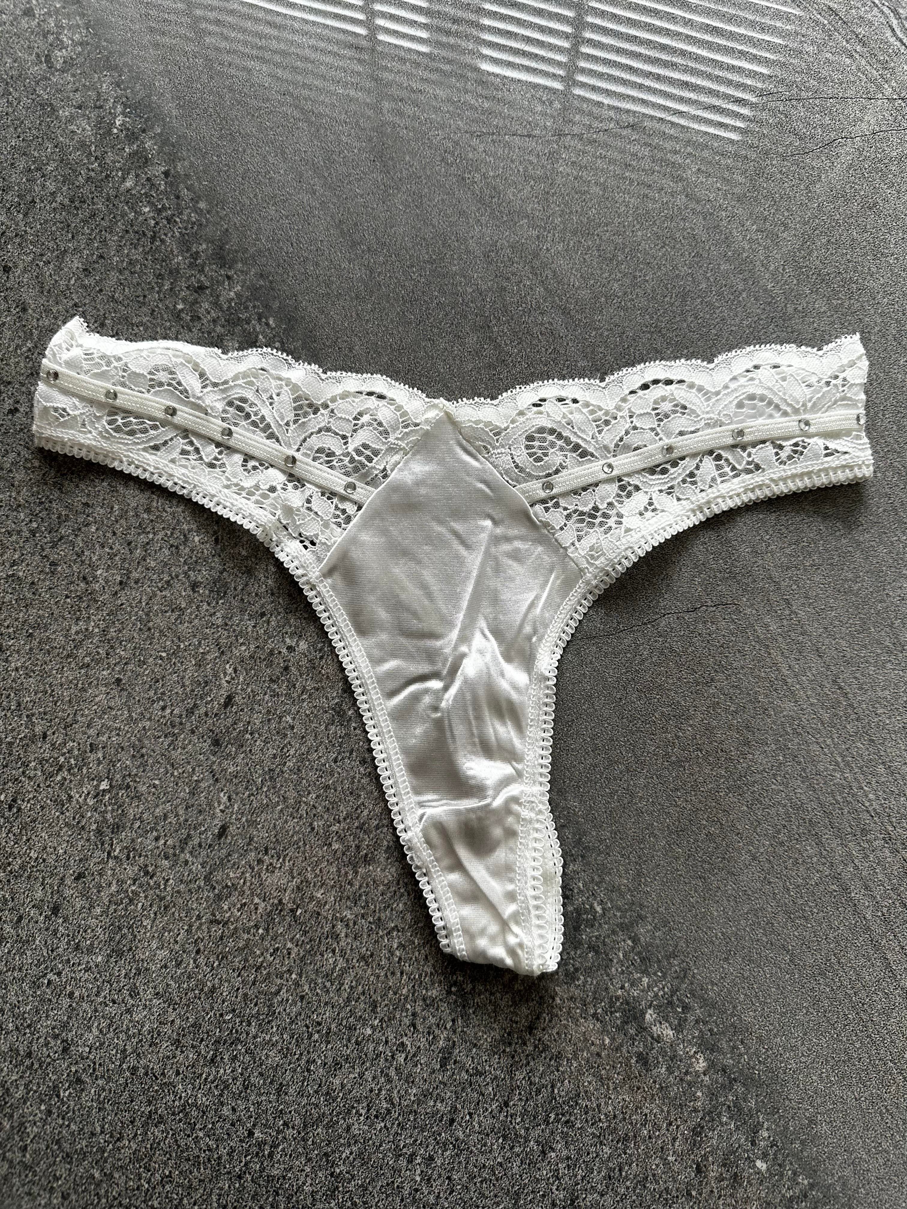 Dantelli Taşlı Ekru Tanga