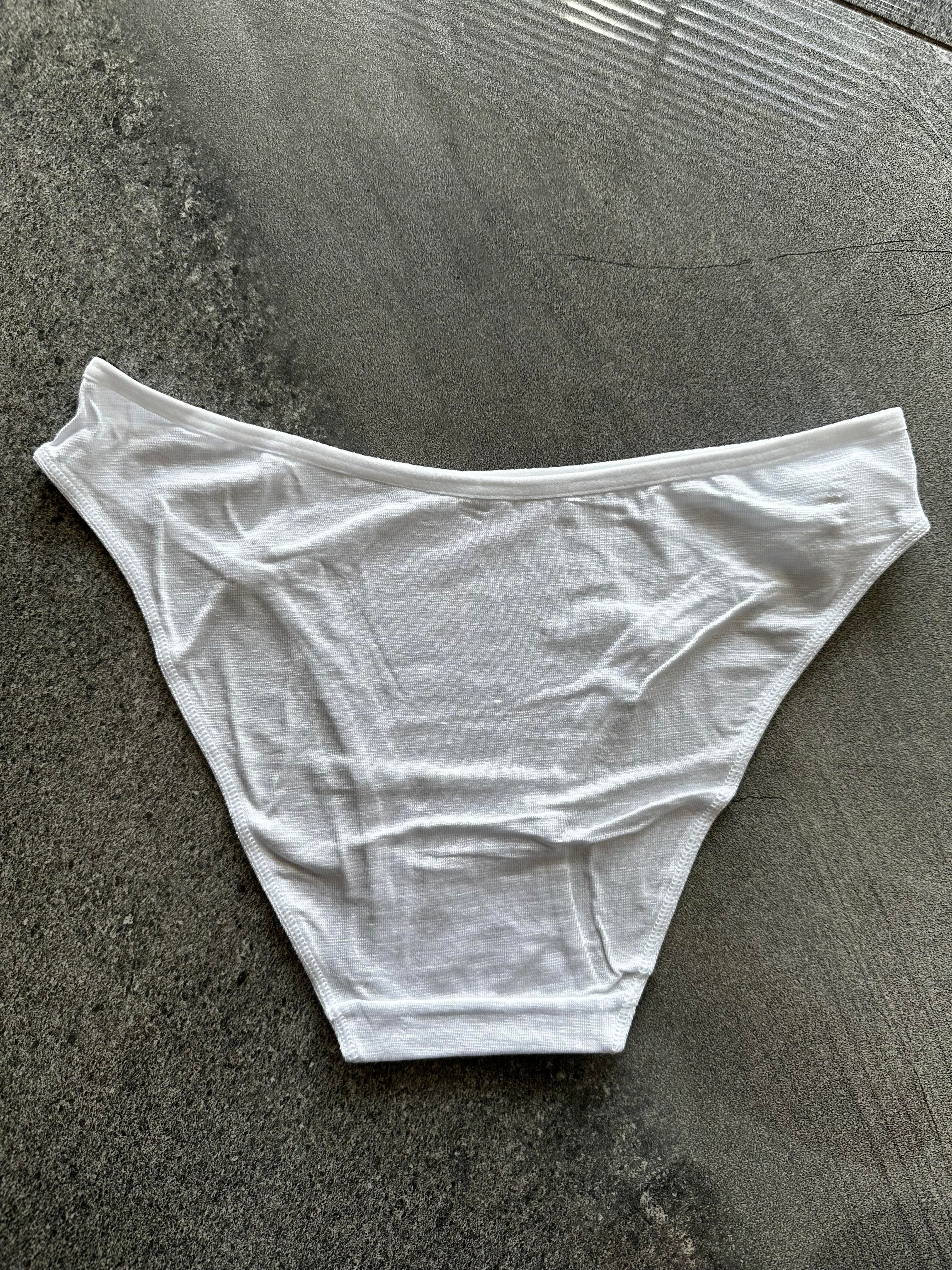 Nefes Alan Özel Dokulu Beyaz Külot