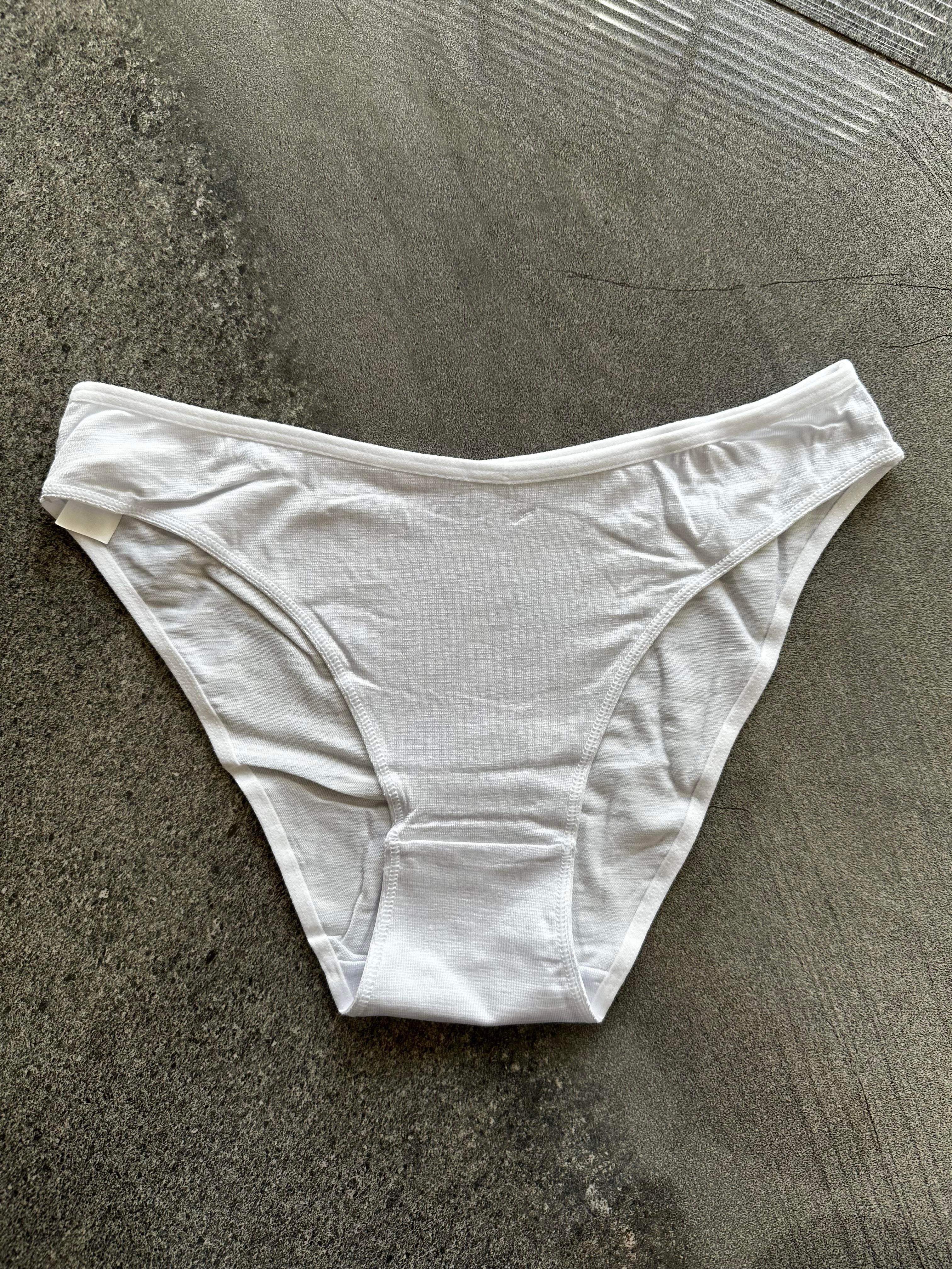 Nefes Alan Özel Dokulu Beyaz Külot