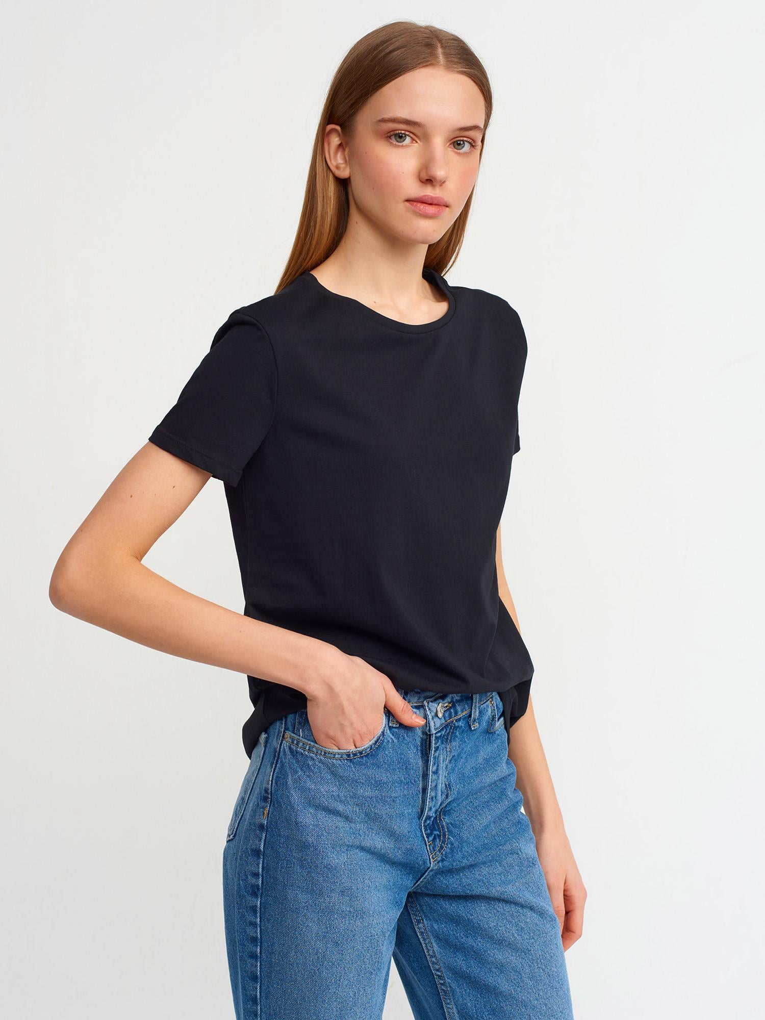Dilvin Siyah Bisiklet Yaka Basic Kadın T-Shirt 3471KADIN T-SHIRT