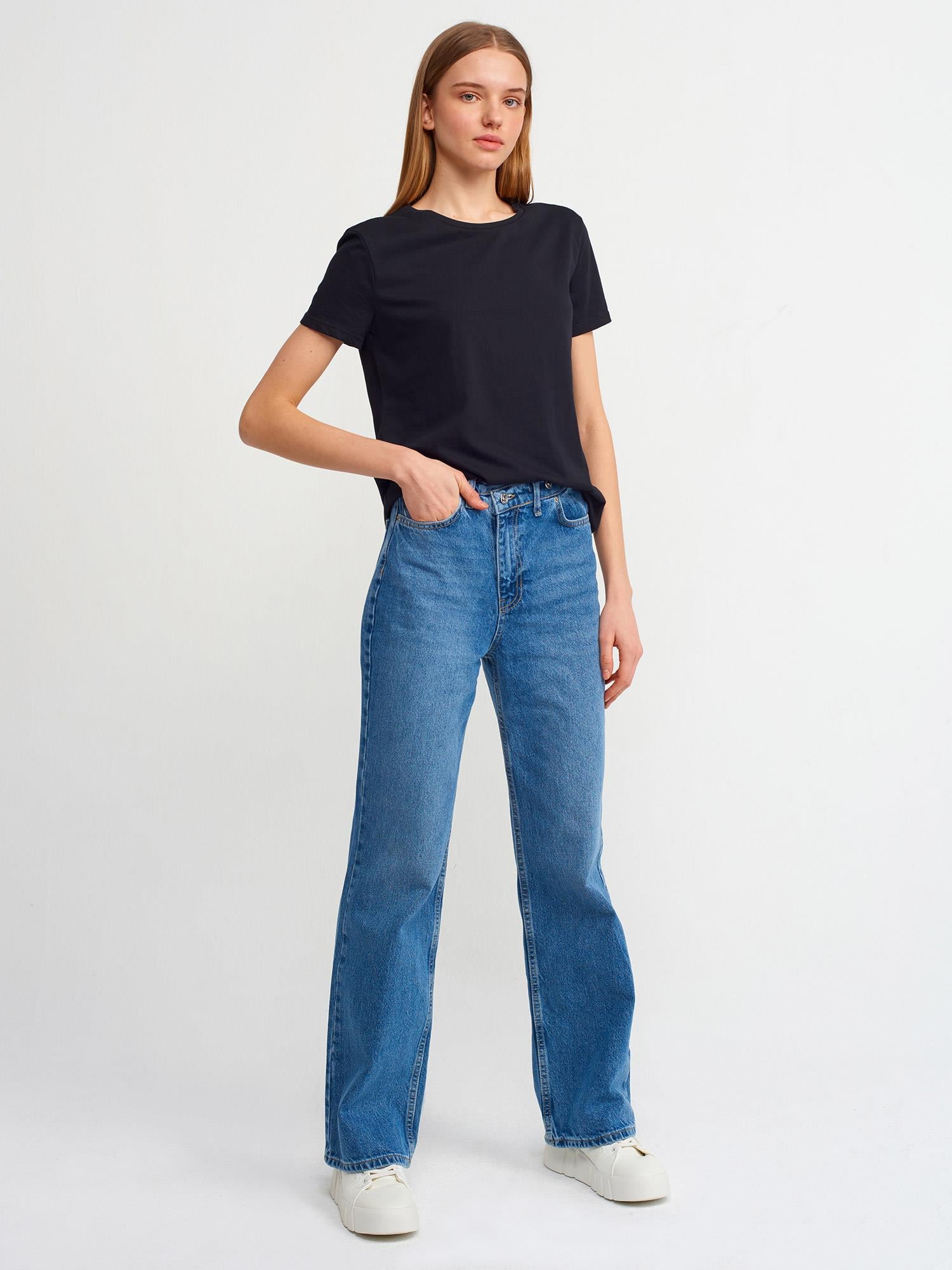 Dilvin Siyah Bisiklet Yaka Basic Kadın T-Shirt 3471KADIN T-SHIRT