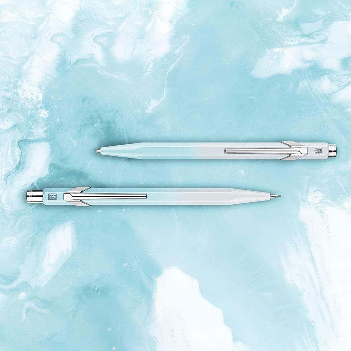 Caran d'Ache 849 Blue Lagoon Tükenmez-Mekanik Kalem Seti 8490.704Caran d’Ache 849 Blue Lagoon Tükenmez-Mekanik Kalem Seti 8490.704Kalem SetleriCaran D'Ache