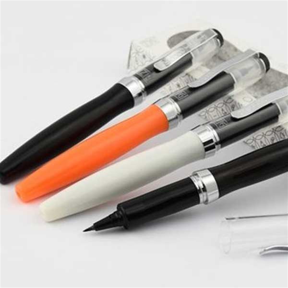 Zig Letter Pen Cocoiro Superior Line Sweet MandarinZig Letter Pen Cocoiro Superior Line Sweet MandarinKaligrafi KalemZig