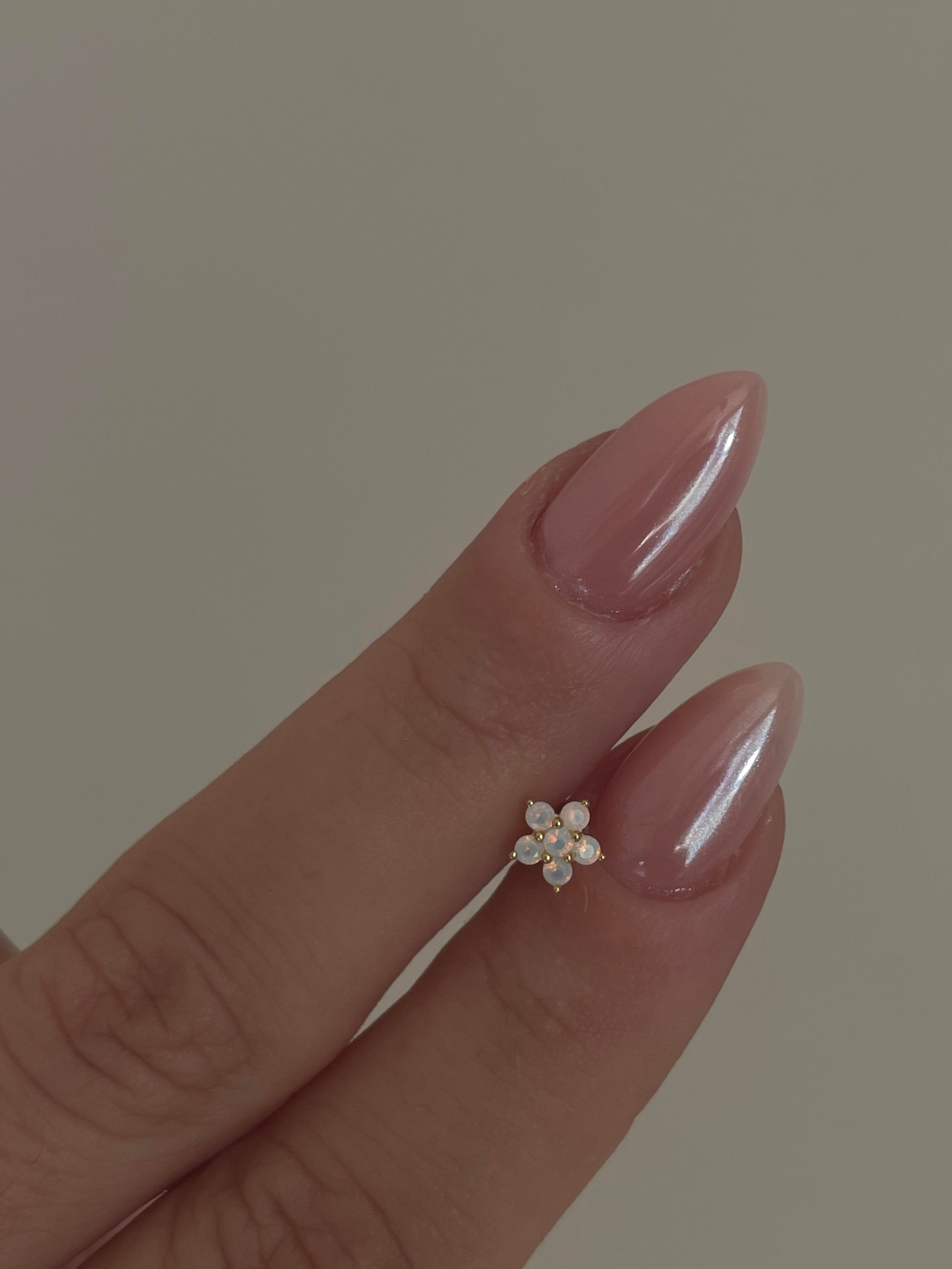 Ay Taşlı Çiçek Piercing