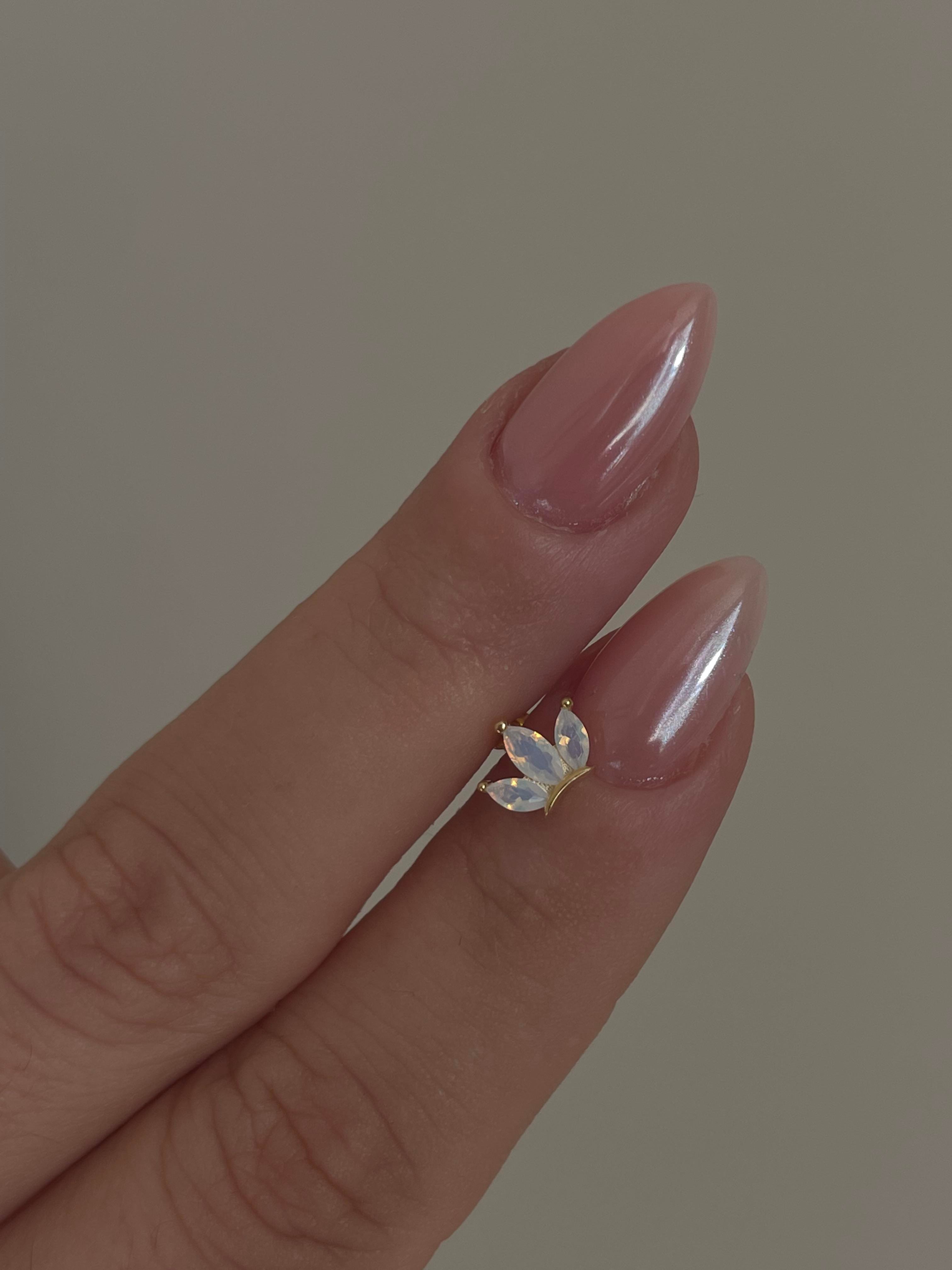 Ay Taşlı Lotus Piercing