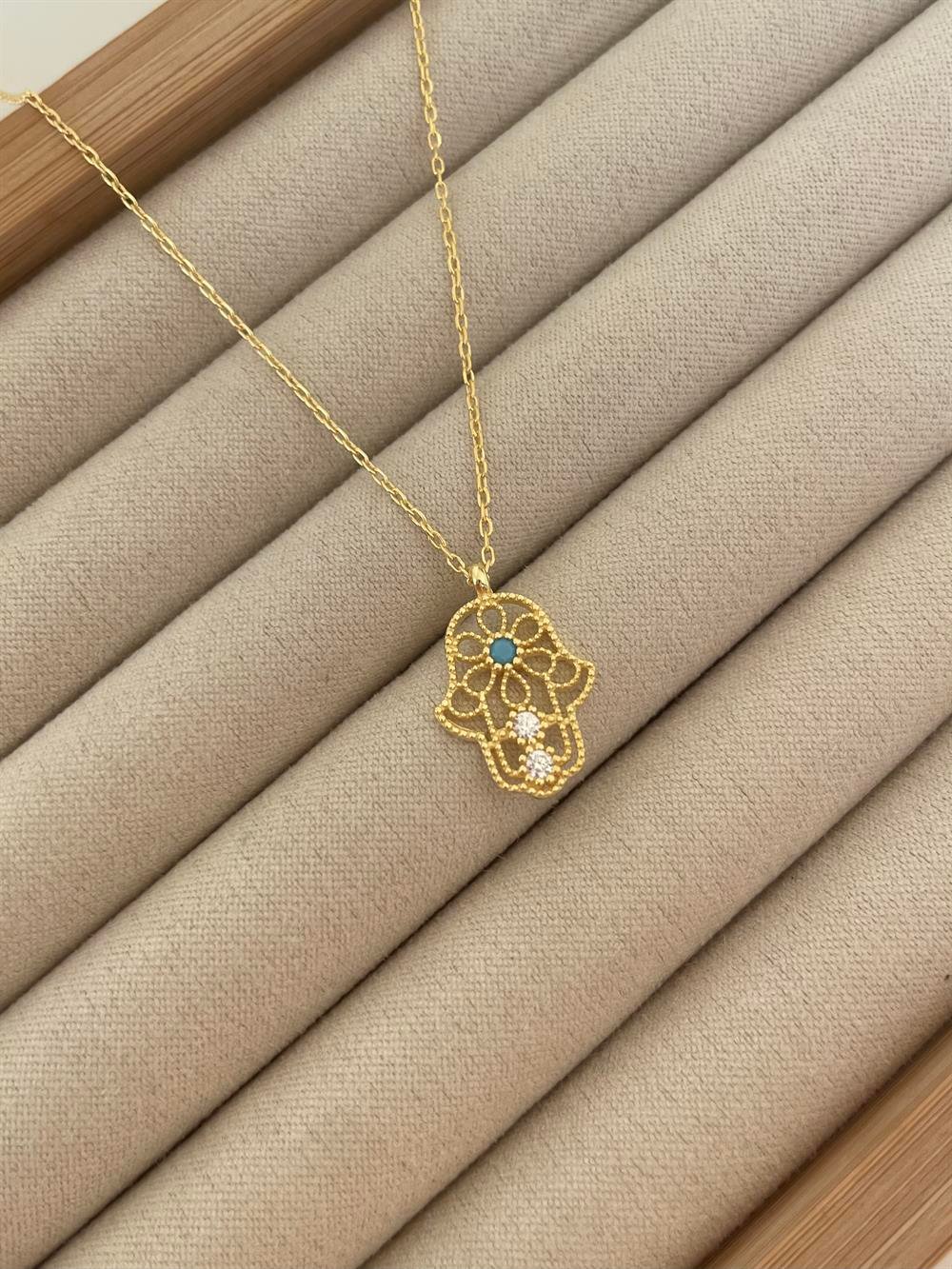 Mavi Taşlı Fatma Ana Eli Kolye