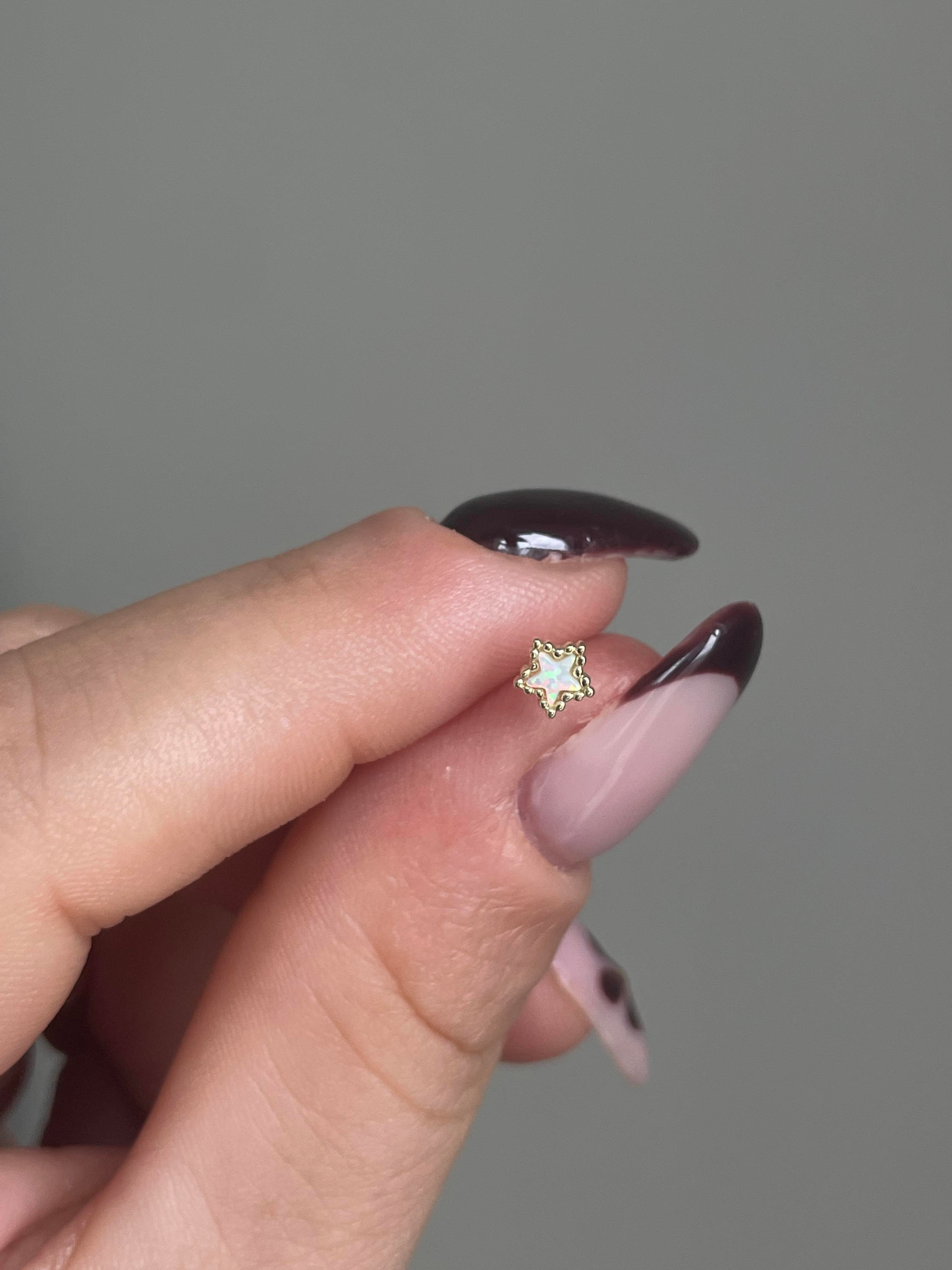 Ortası Opal Taşlı Yıldız Piercing