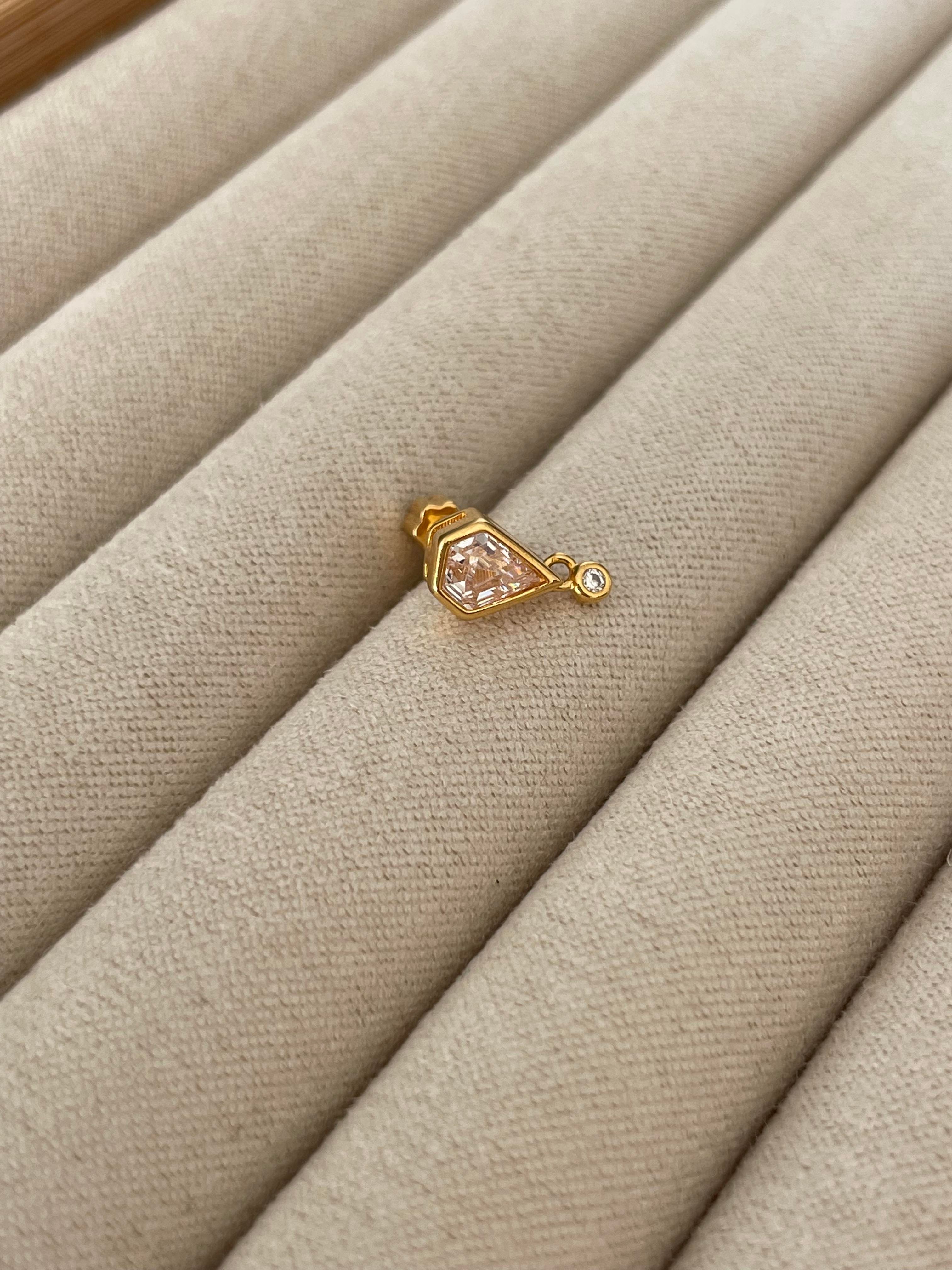 Taş Sallantılı Şekilli Piercing