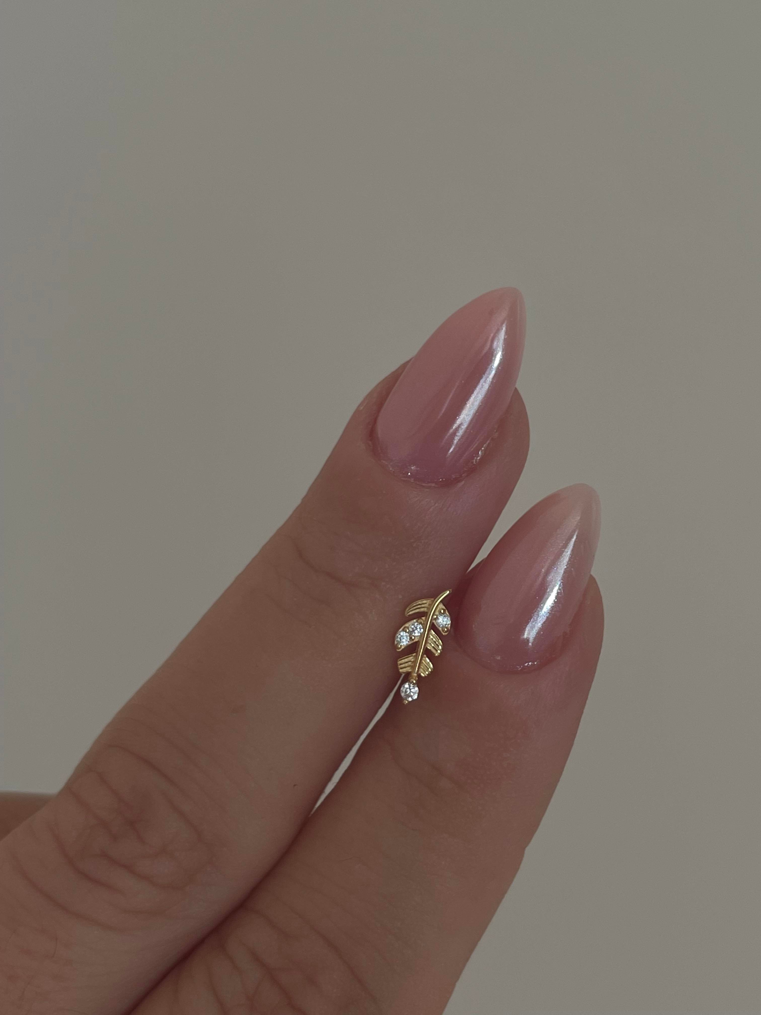 Taşlı Yaprak Piercing