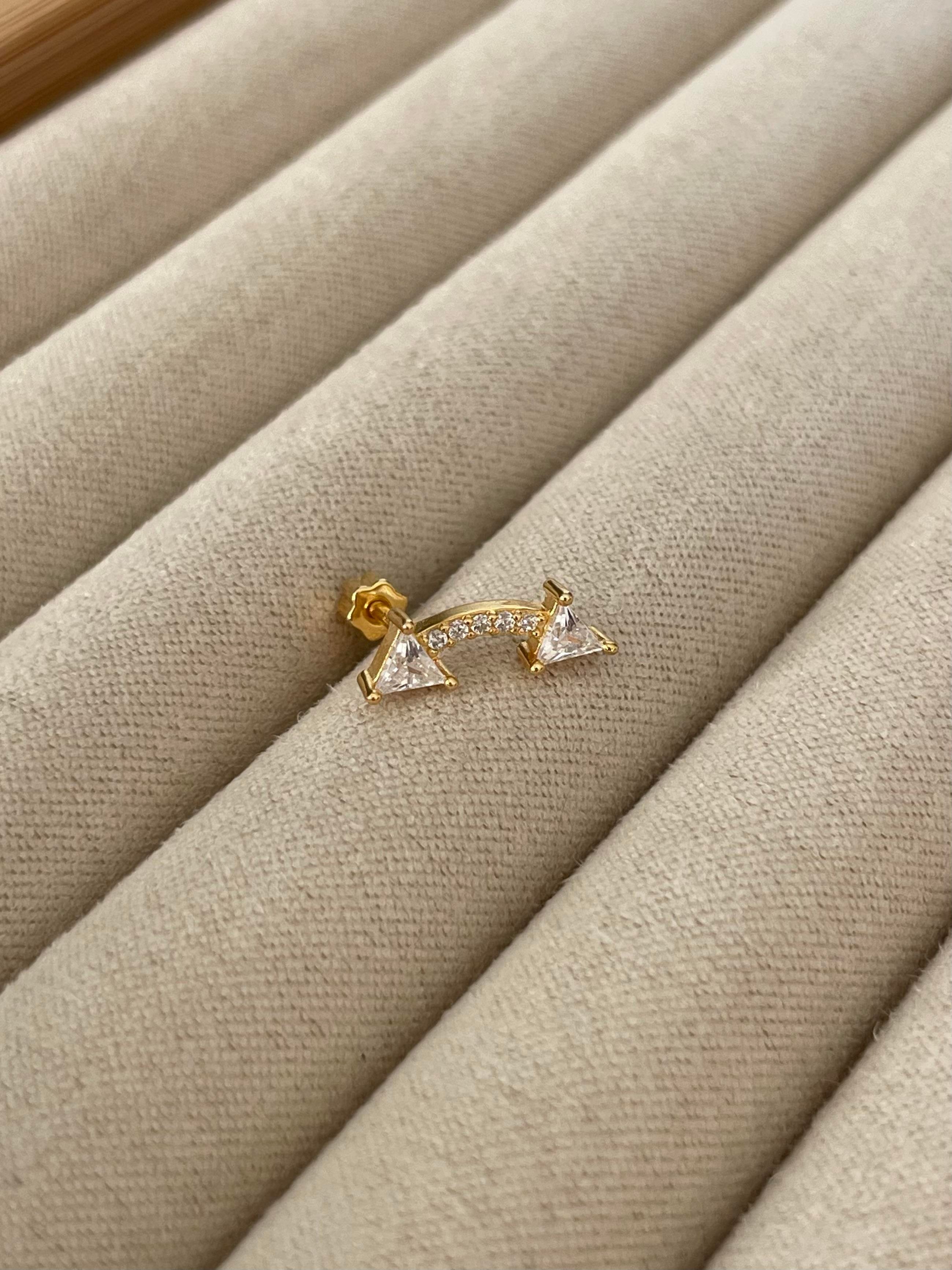 Üçgen Detaylı Piercing