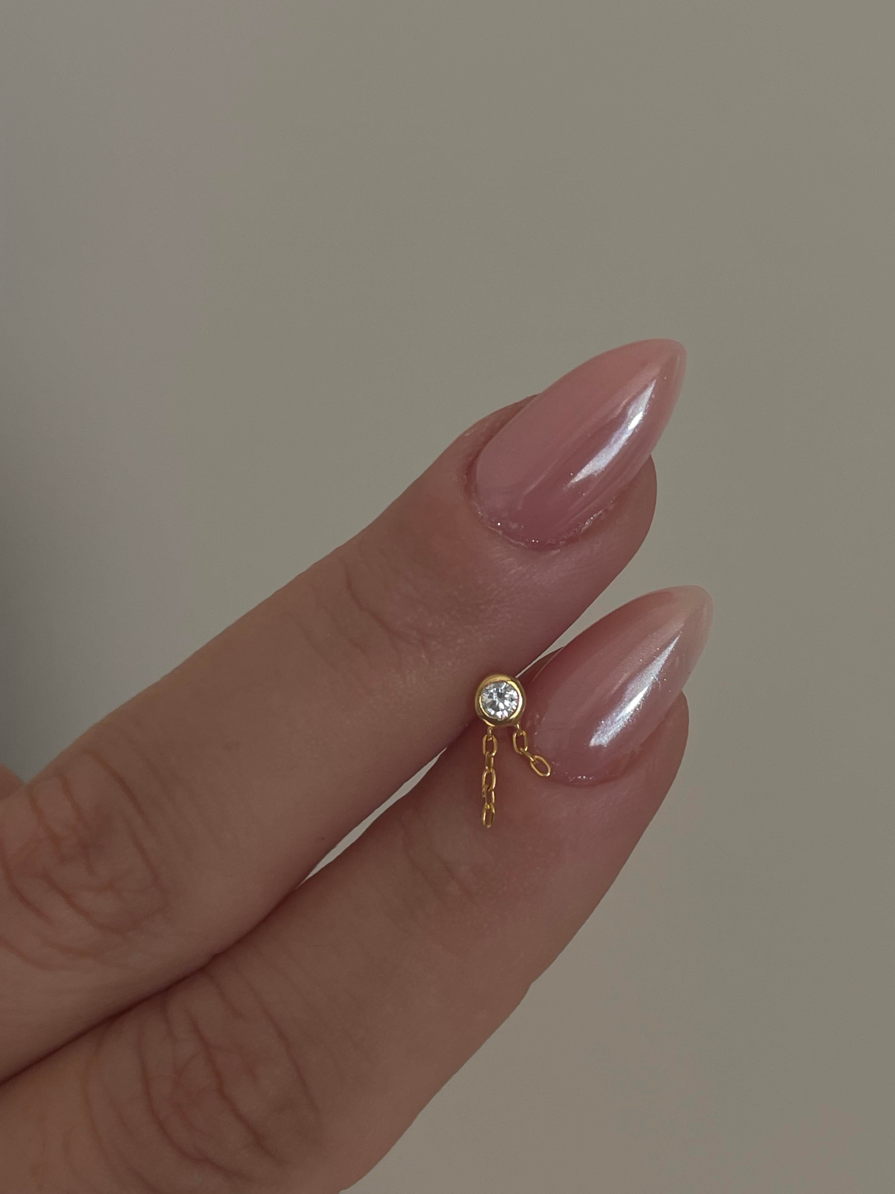 Zincir Sallantılı Taşlı Piercing
