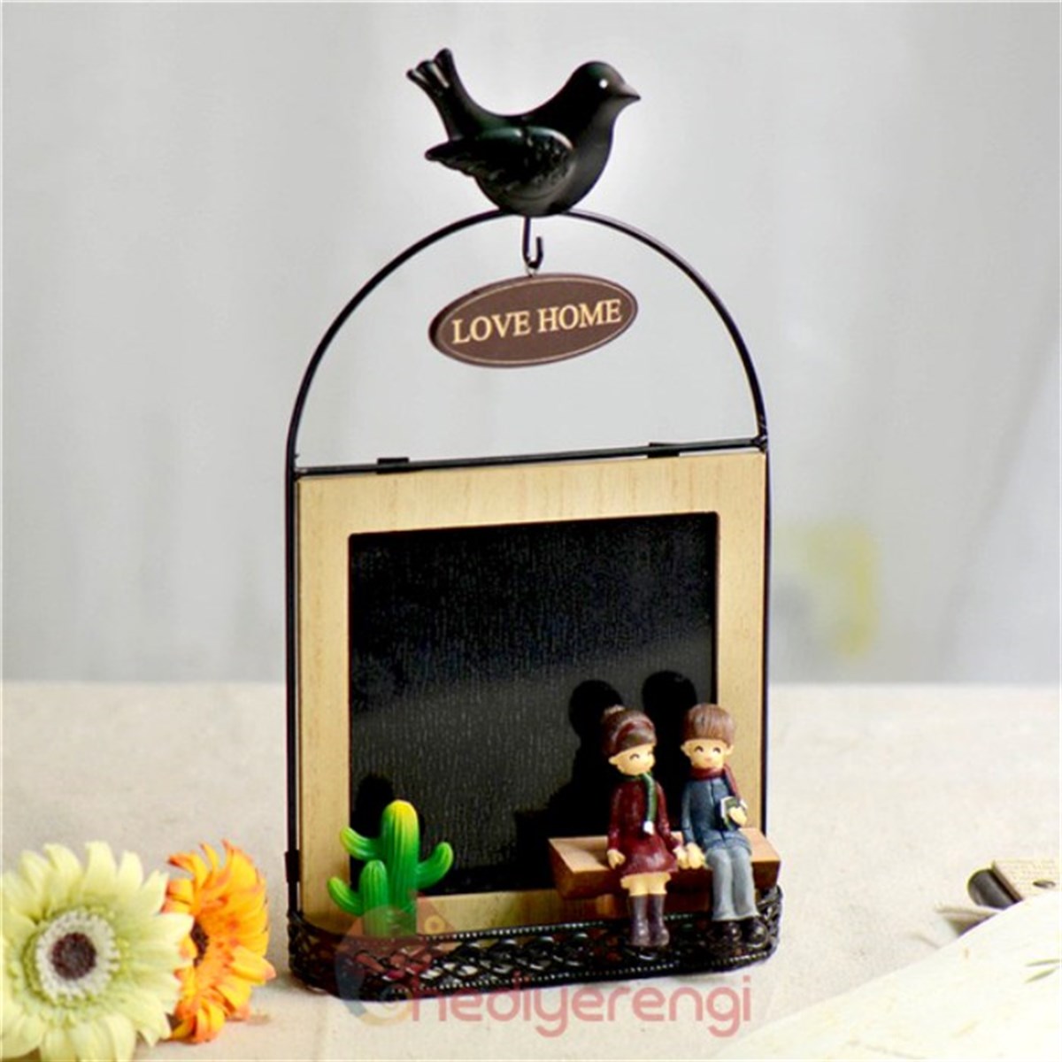Bankta Oturan Romantik Çift Temalı Resim Çerçevesi