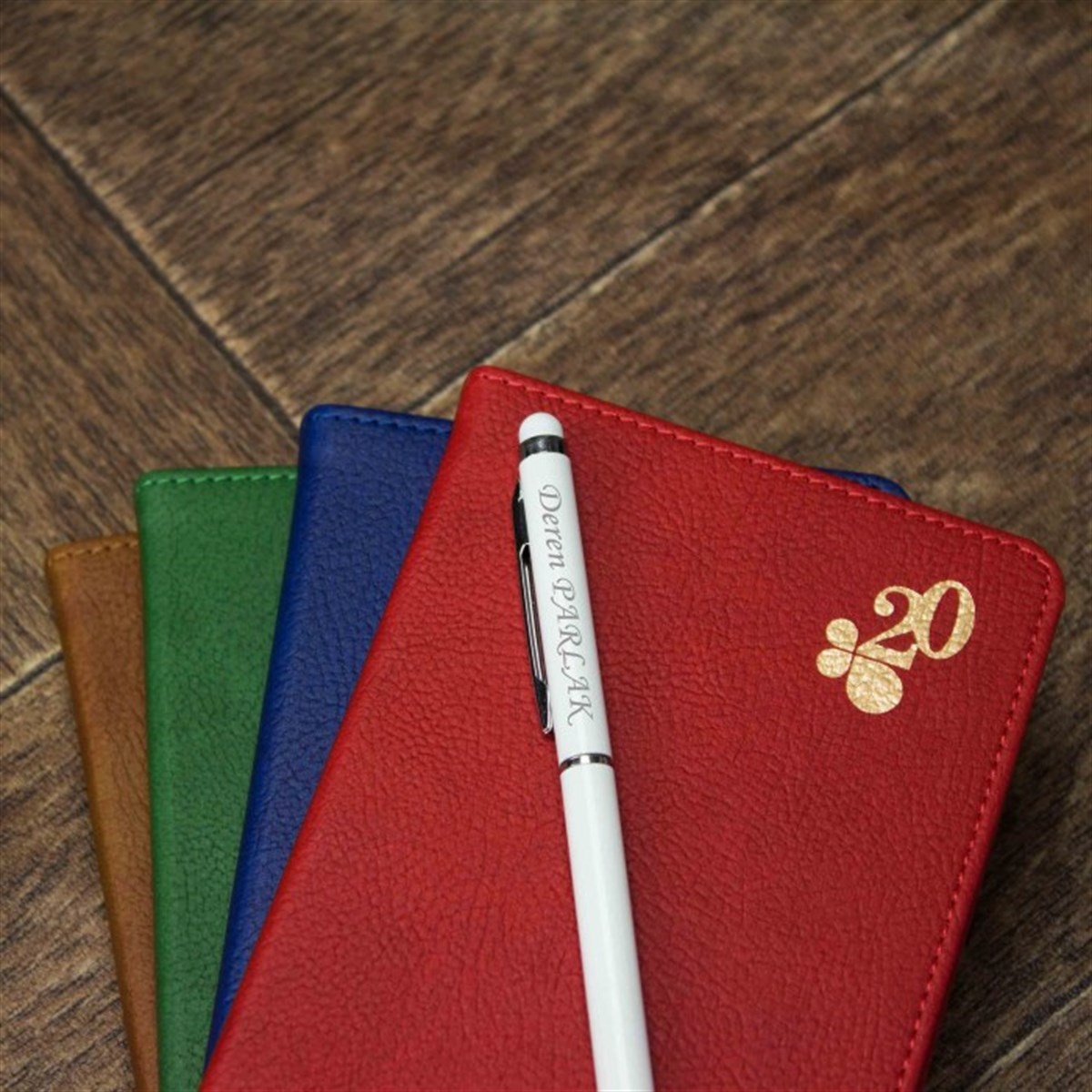 İsme Özel 2020 Termo Deri Haftalıklı Cep Ajandası​ ve Kalem Seti​ M2