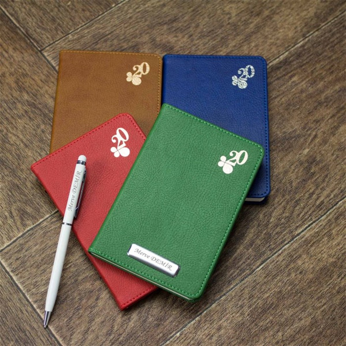 İsme Özel 2020 Termo Deri Haftalıklı Cep Ajandası​ ve Kalem Seti​ M2