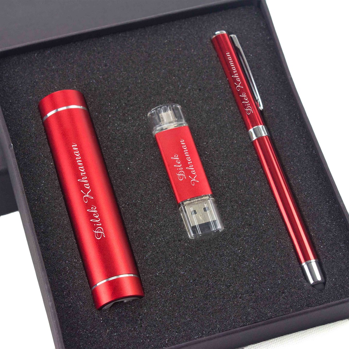 İsme Özel 2600 Mah. Powerbank 8 Gb Usb ve Kalem Seti Kırmızı