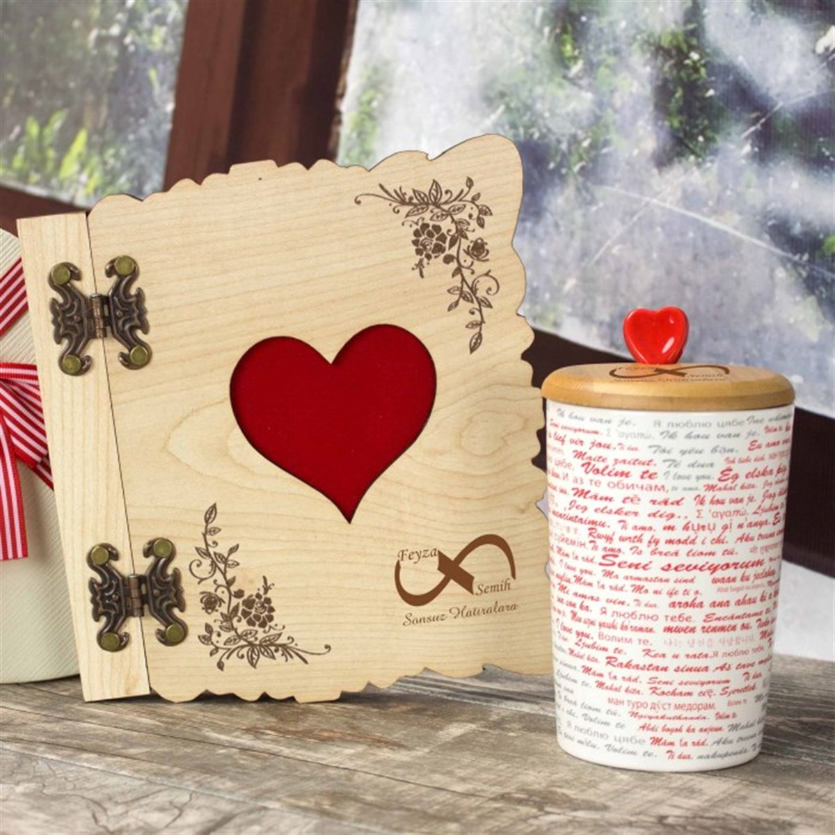 İsme Özel Ahşap Kapaklı Hatıra Defteri Ve 100 Dilde Seni Seviyorum Kupa Bardak Seti - Sonsuzluk