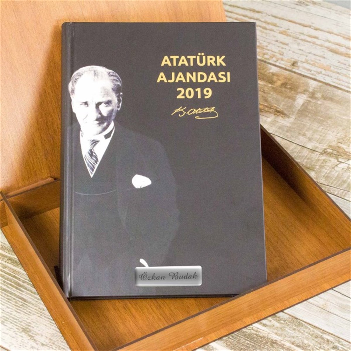 İsme Özel Ahşap Kutulu K. Atatürk Temalı 2020 Ajanda ve Roller Kalem Seti​