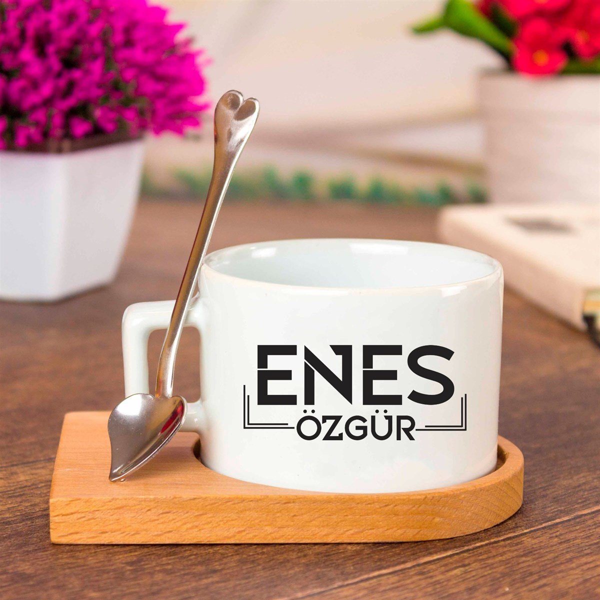 İsme Özel Çizgi Çerçeveli Ahşap Tepsili Çay Fincanı Seti