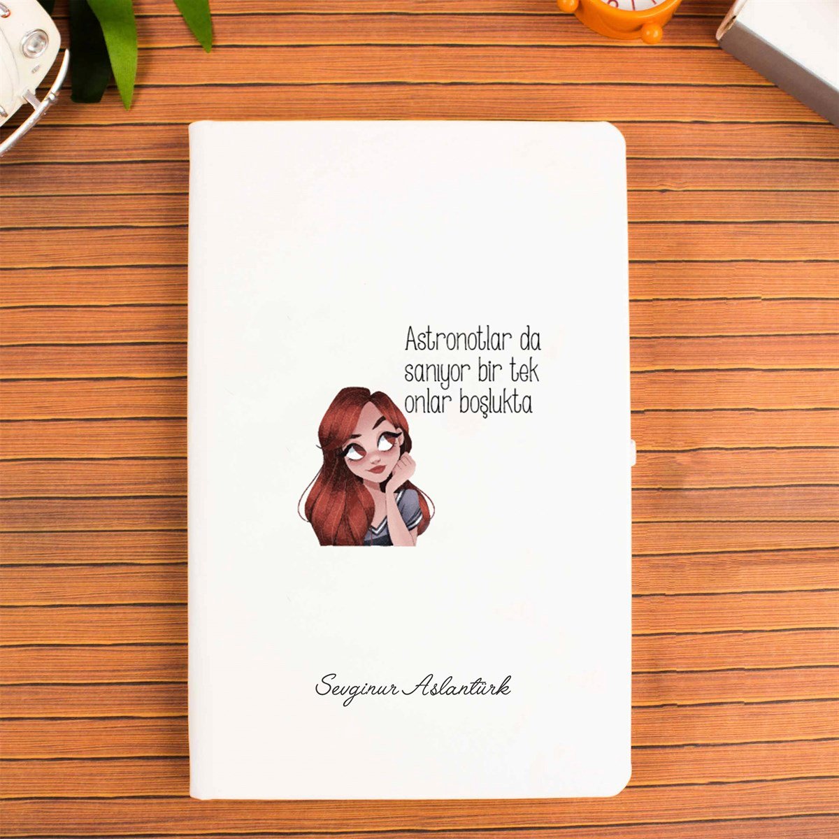 İsme Özel Defter - Astronotlar da Sanıyor Bir Tek Onlar Boşlukta