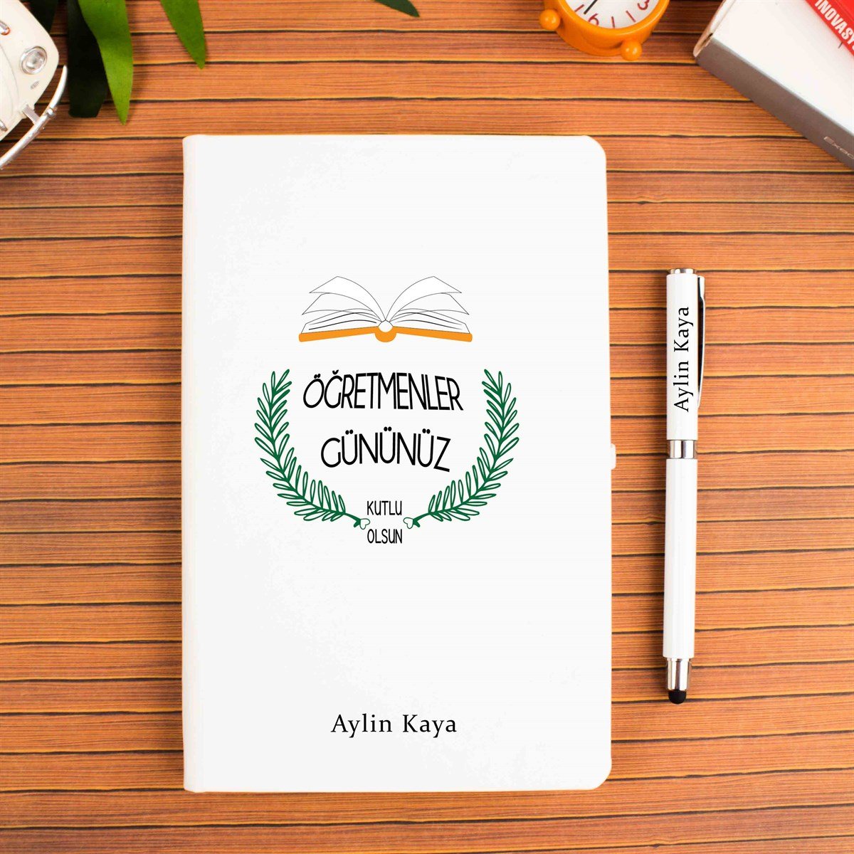 İsme Özel Defter Kalem Seti Beyaz-Kitaplı Çiçekli