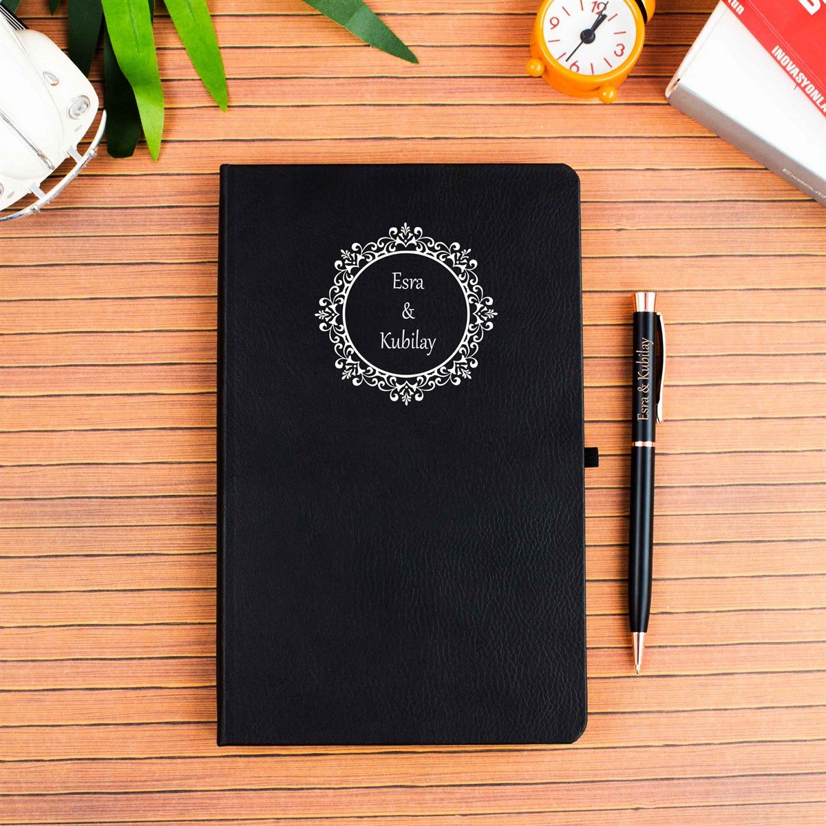 İsme Özel Defter Kalem Seti Siyah - Çiçekli Çerçeve