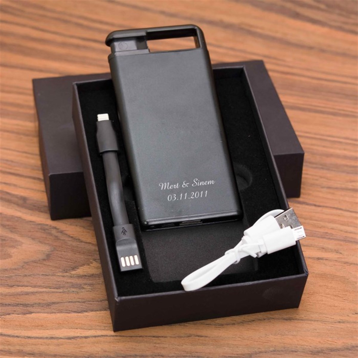 İsme Özel İnce Tasarımlı Vantuzlu Powerbank 4000 Mah.